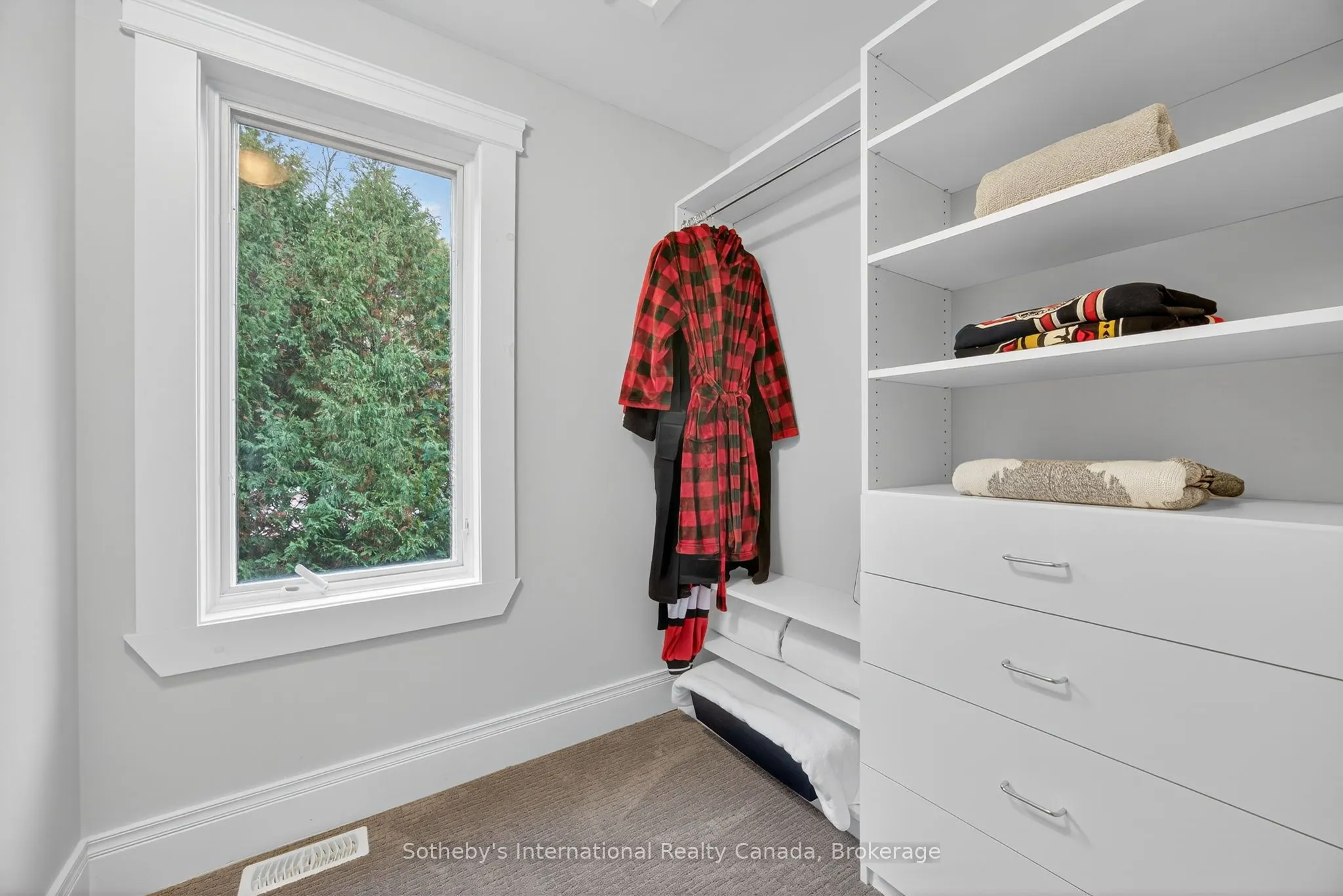 112 Arrowhead Crescent