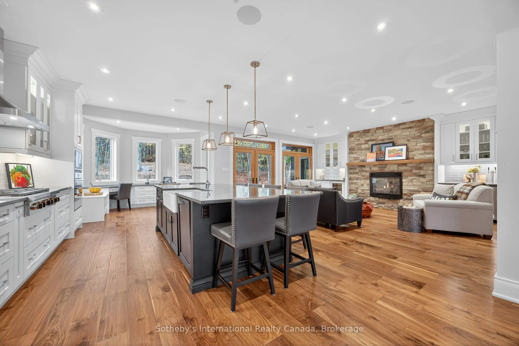 112 Arrowhead Crescent