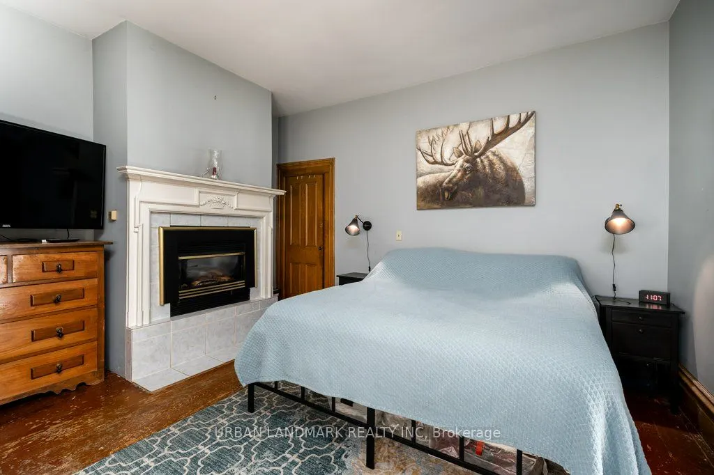 49 Prince Albert Street E