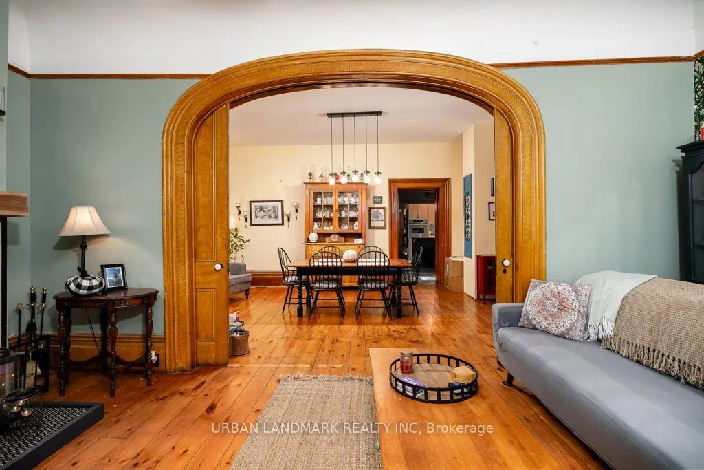 49 Prince Albert Street E