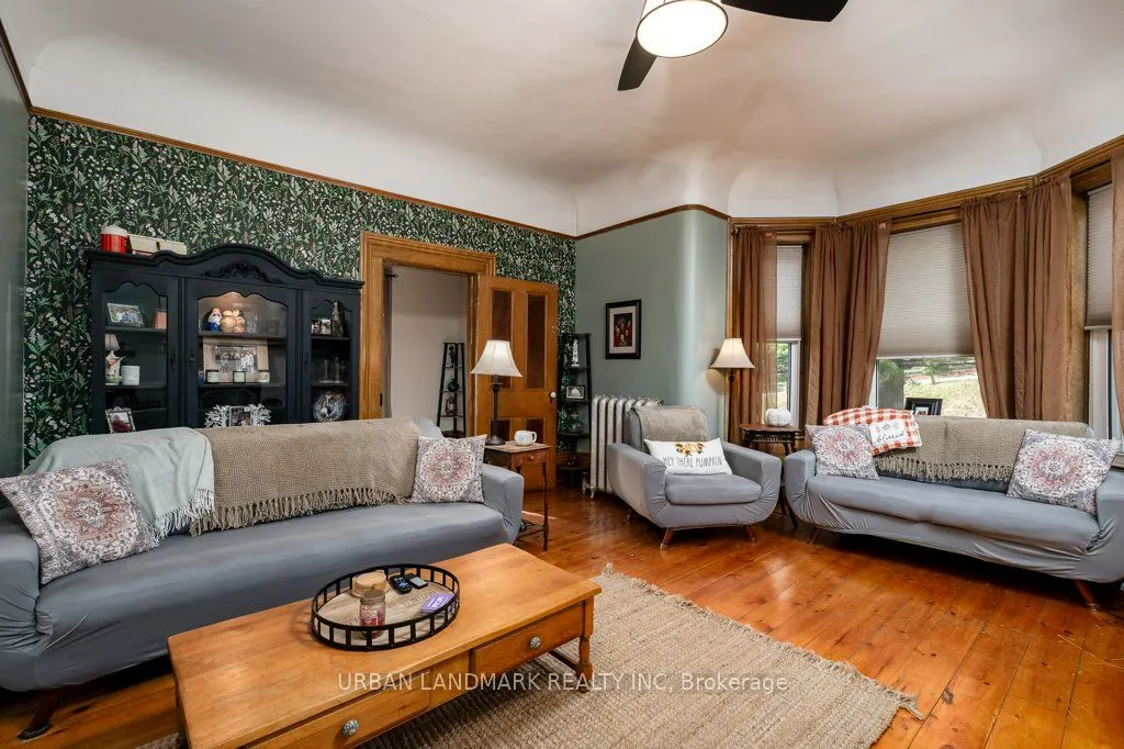 49 Prince Albert Street E