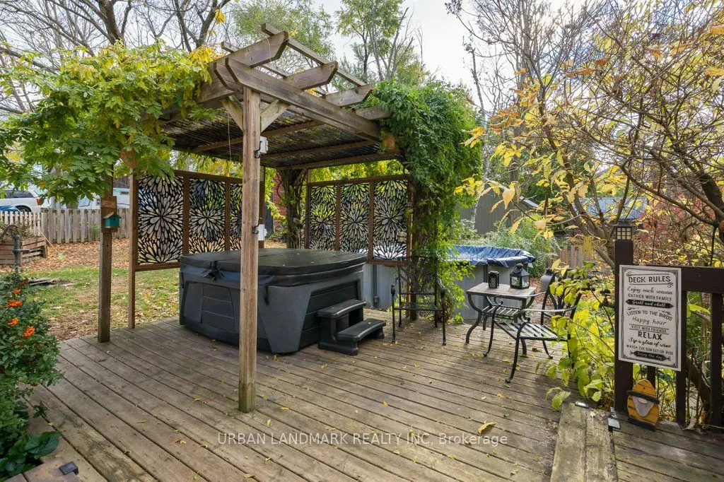 49 Prince Albert Street E