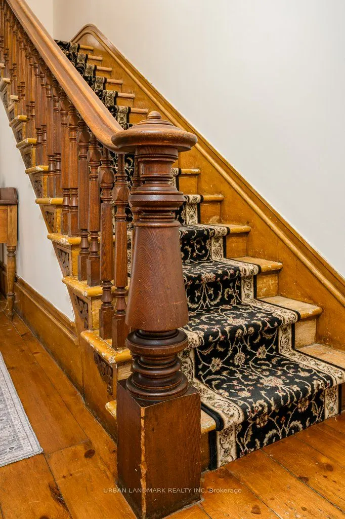 49 Prince Albert Street E