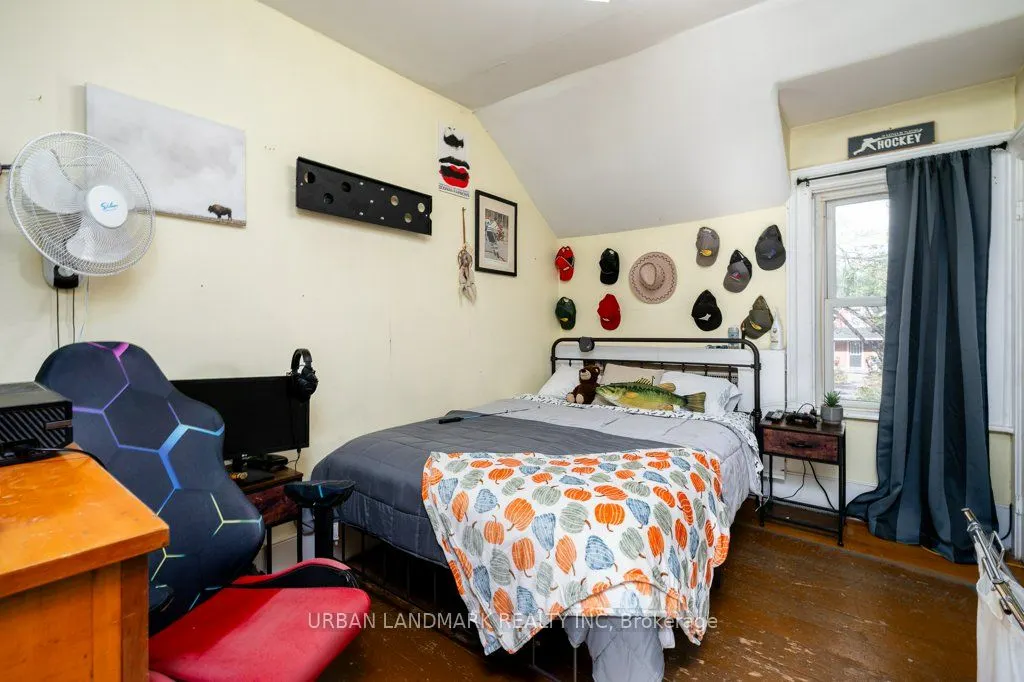 49 Prince Albert Street E