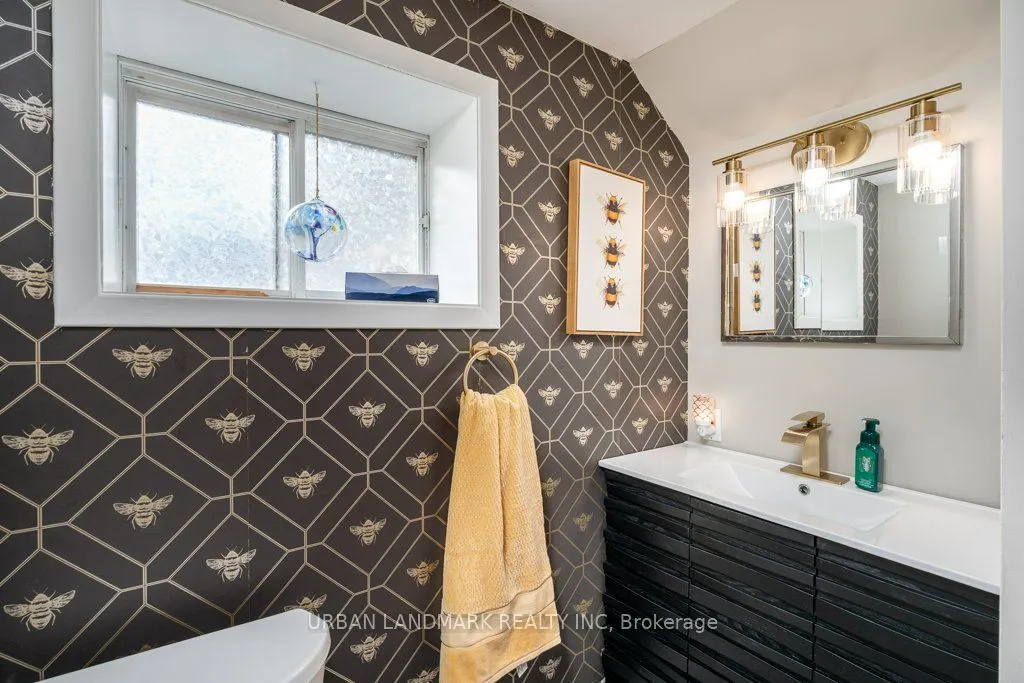 49 Prince Albert Street E