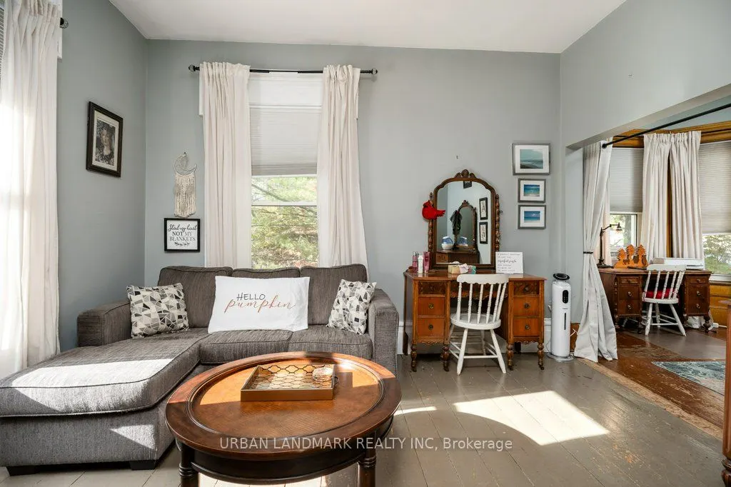 49 Prince Albert Street E