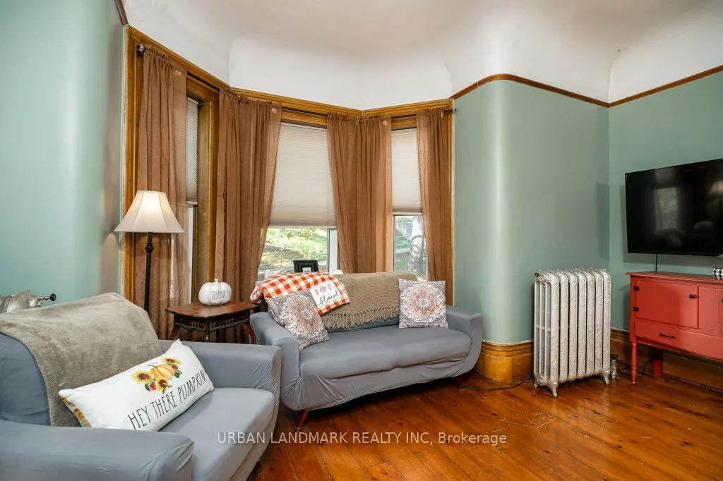 49 Prince Albert Street E