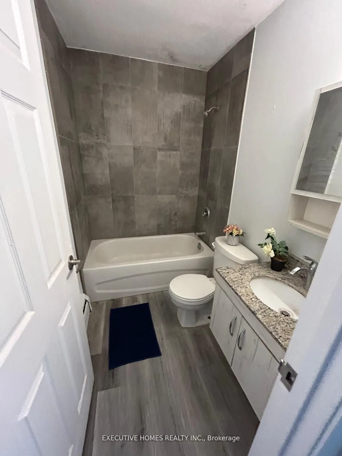 303 King Street N, #6