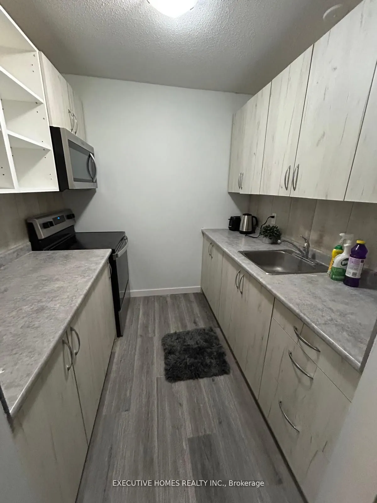 303 King Street N, #6