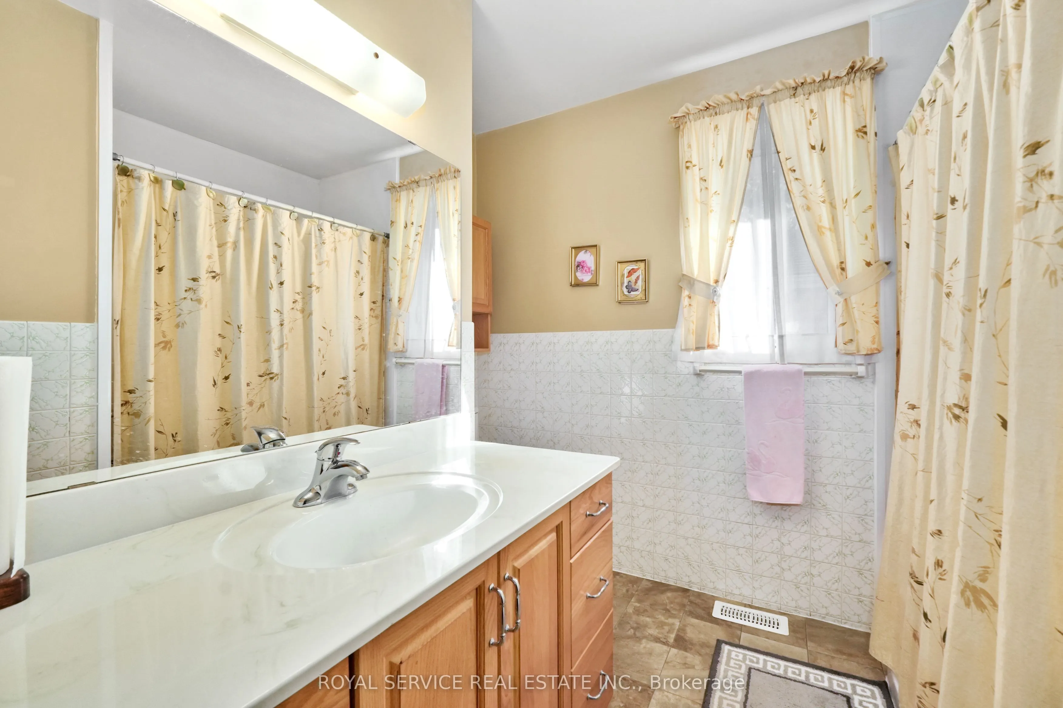 3879 Burnham Street N