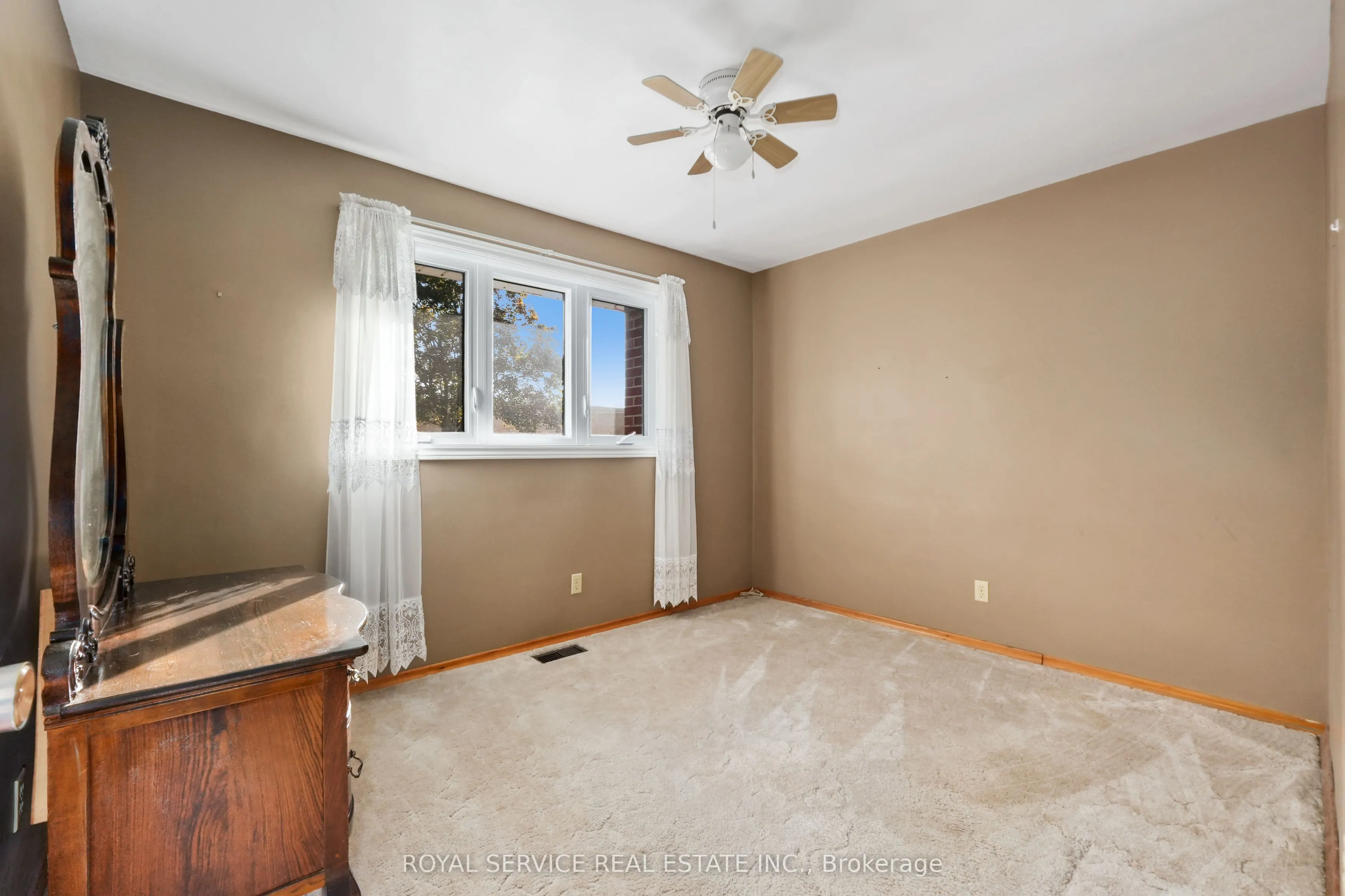 3879 Burnham Street N