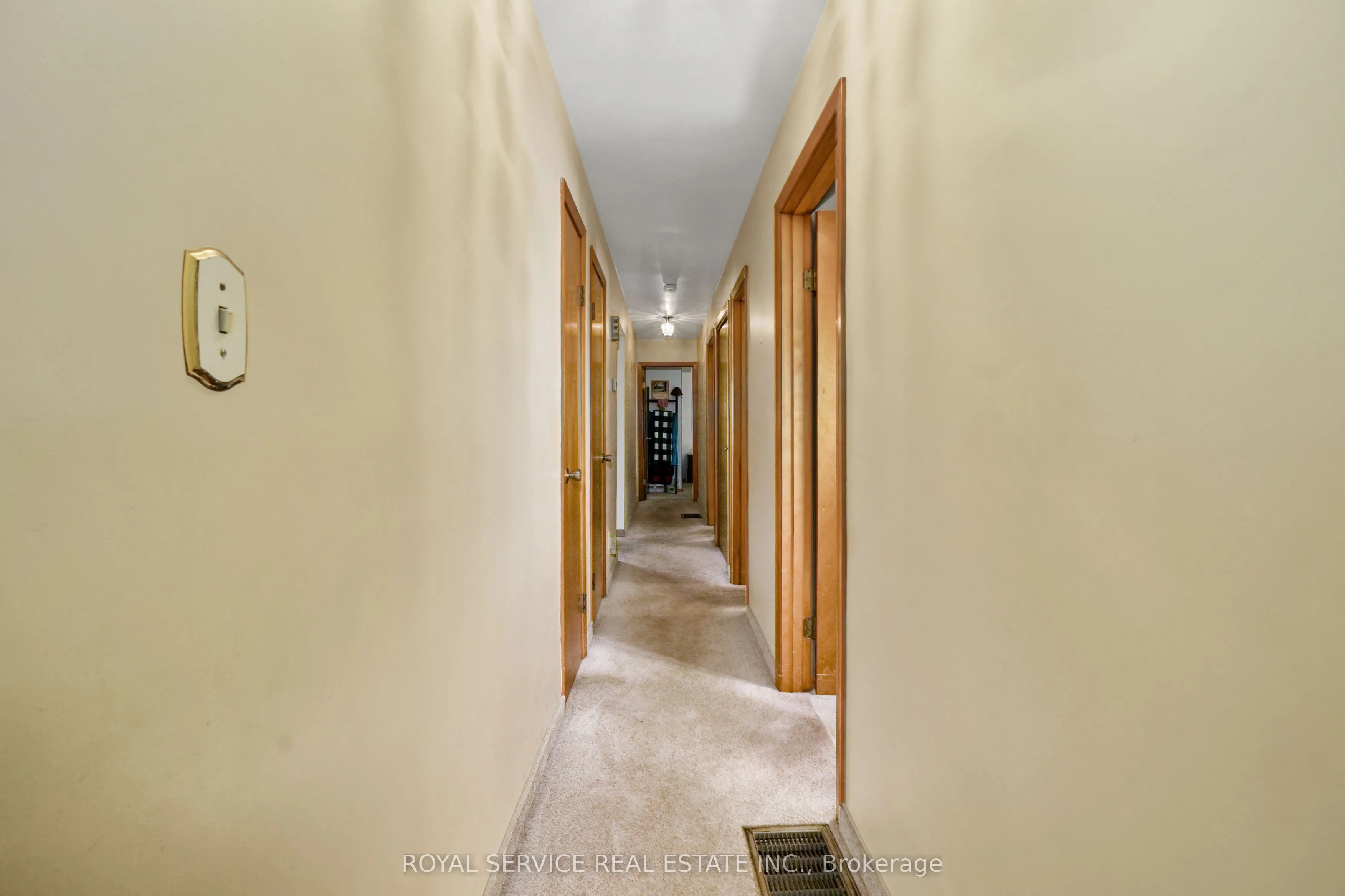 3879 Burnham Street N