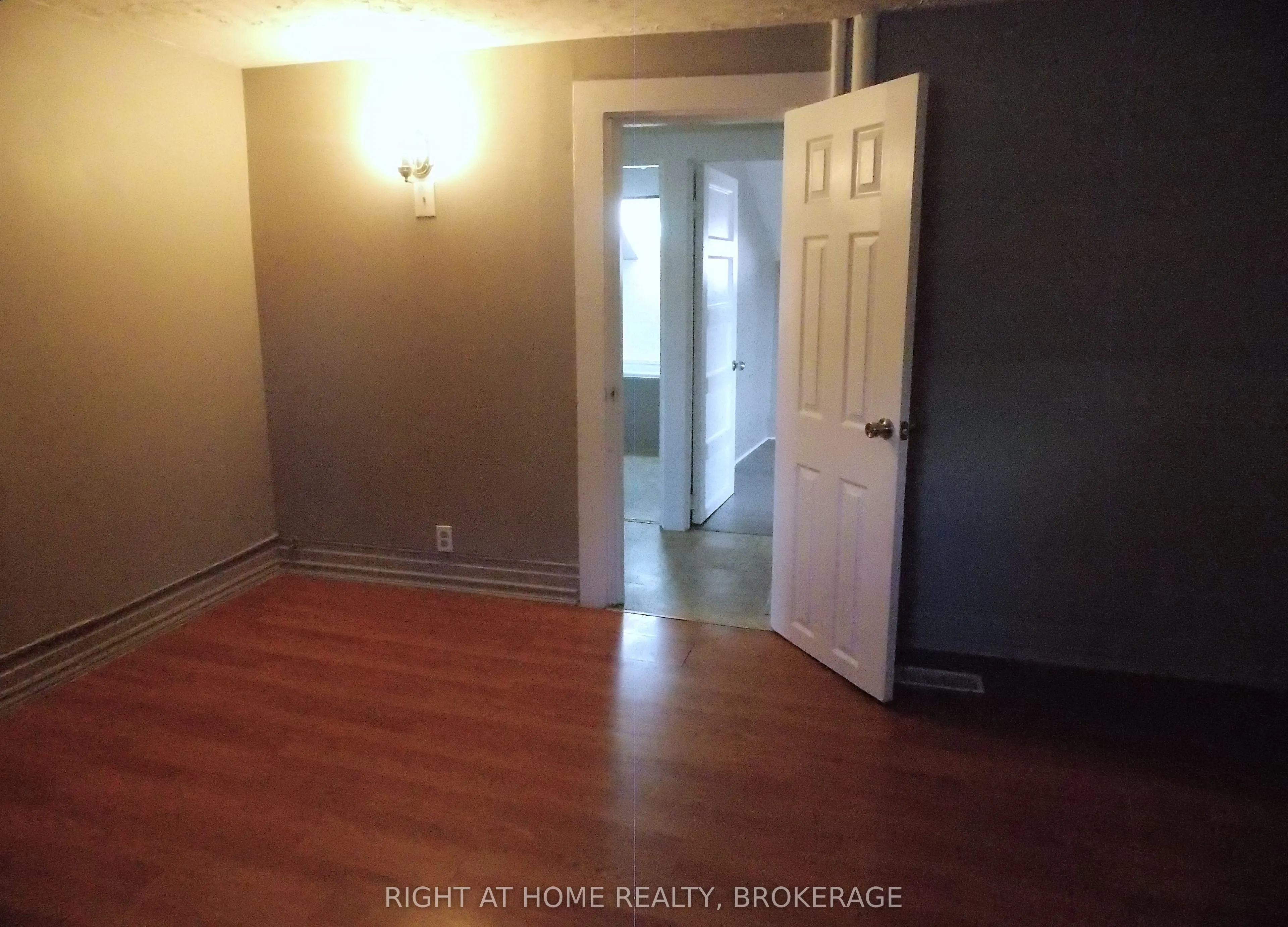 171 Queenston Street