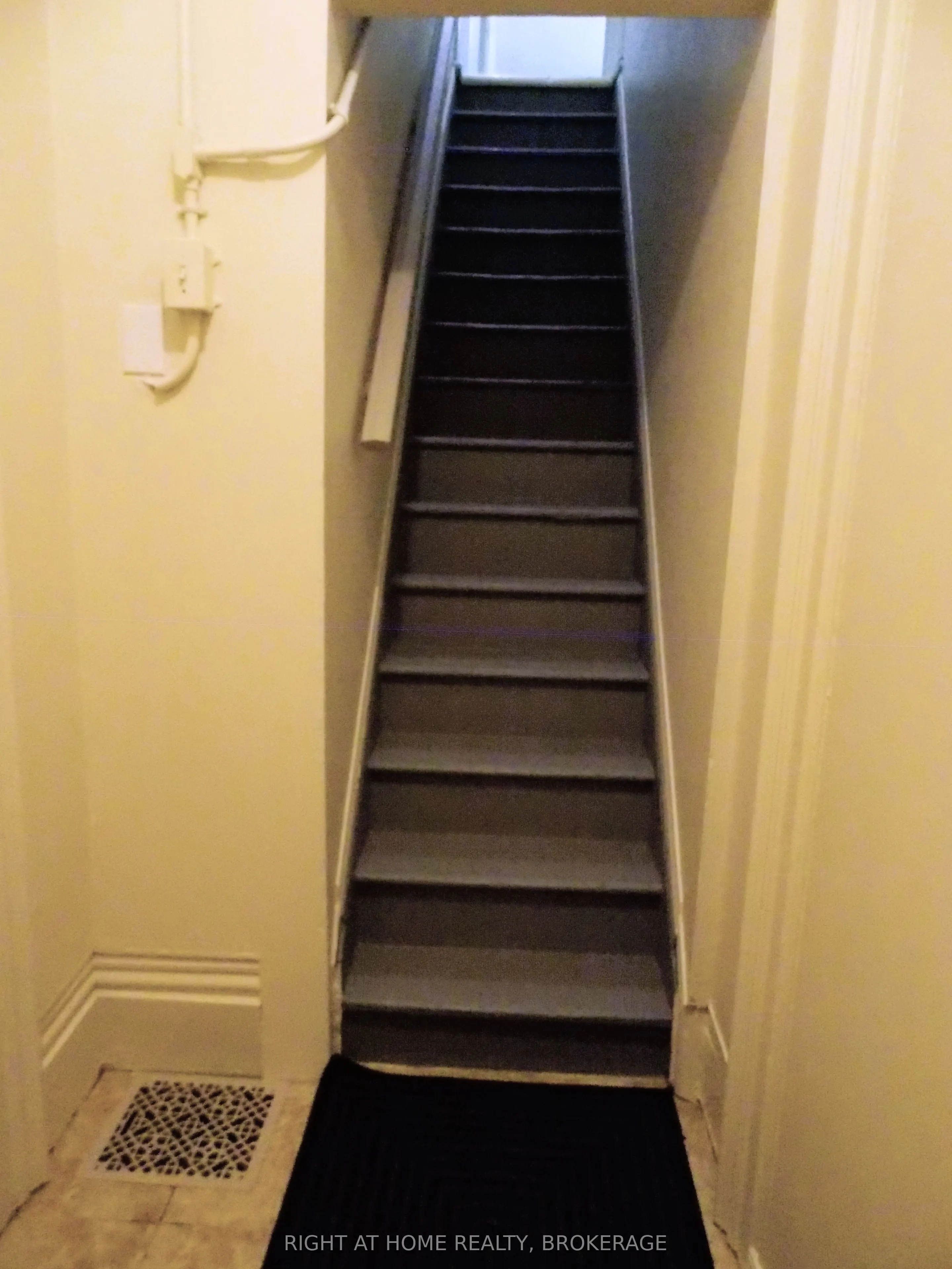 171 Queenston Street