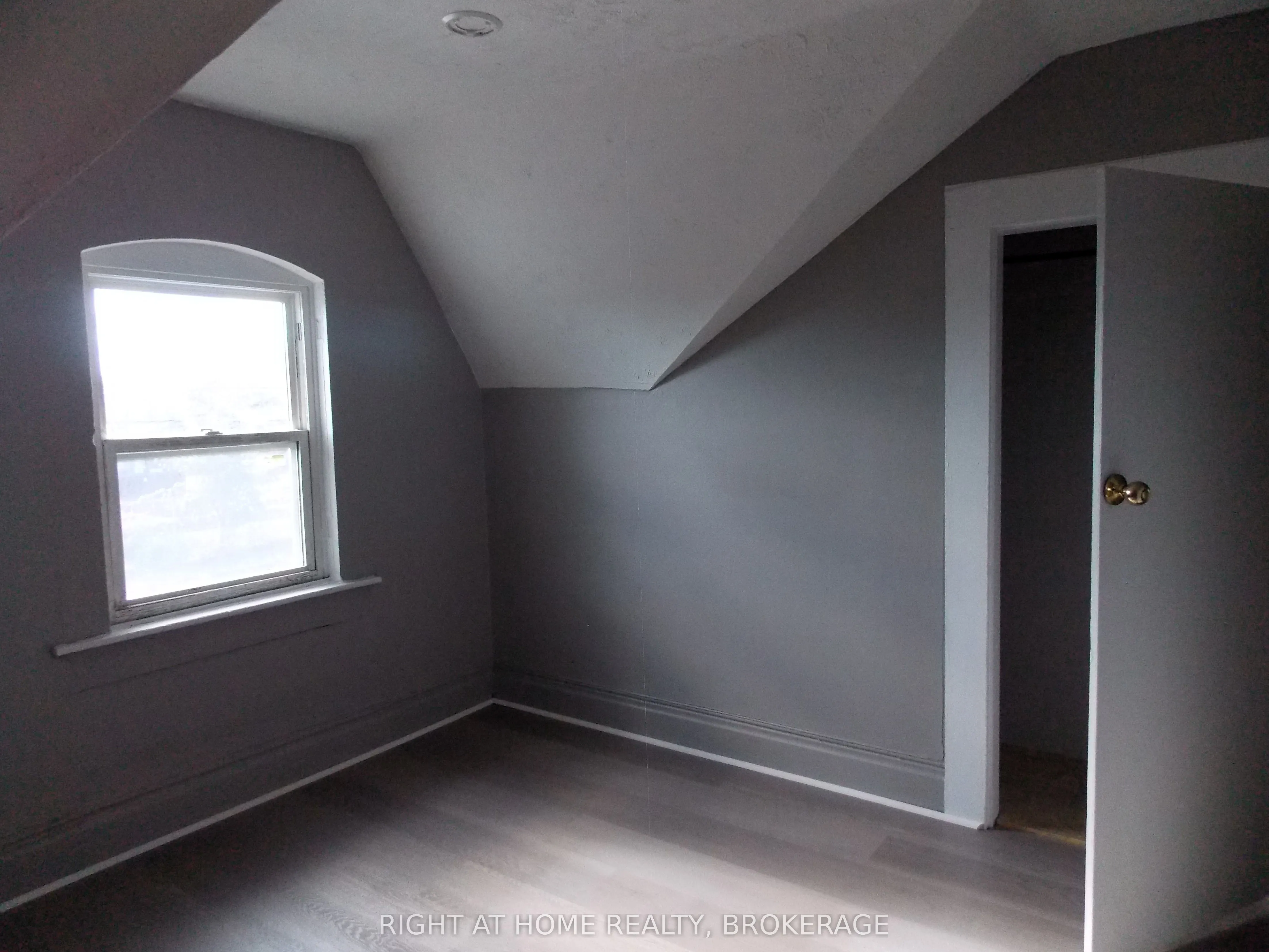 171 Queenston Street