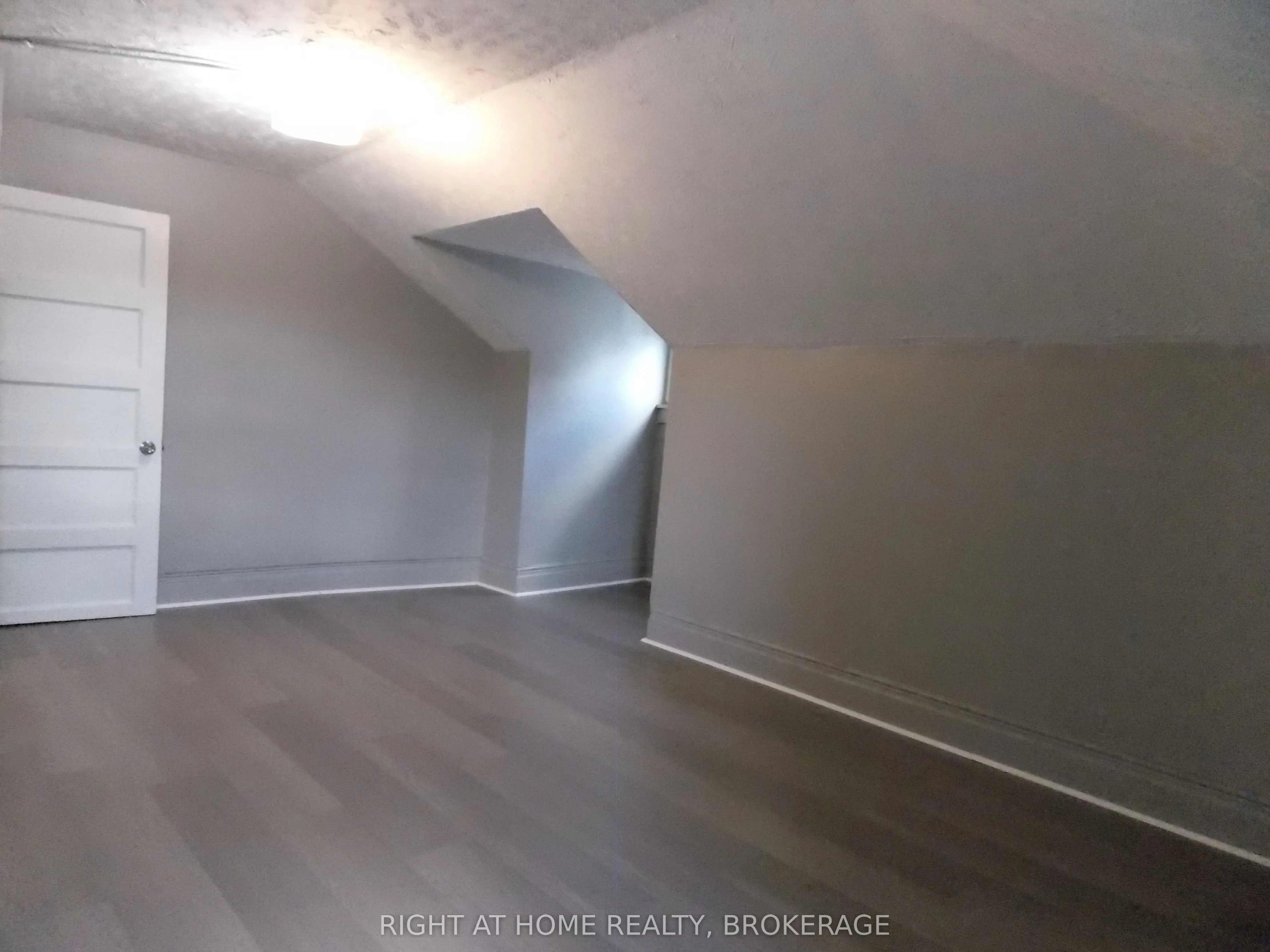 171 Queenston Street