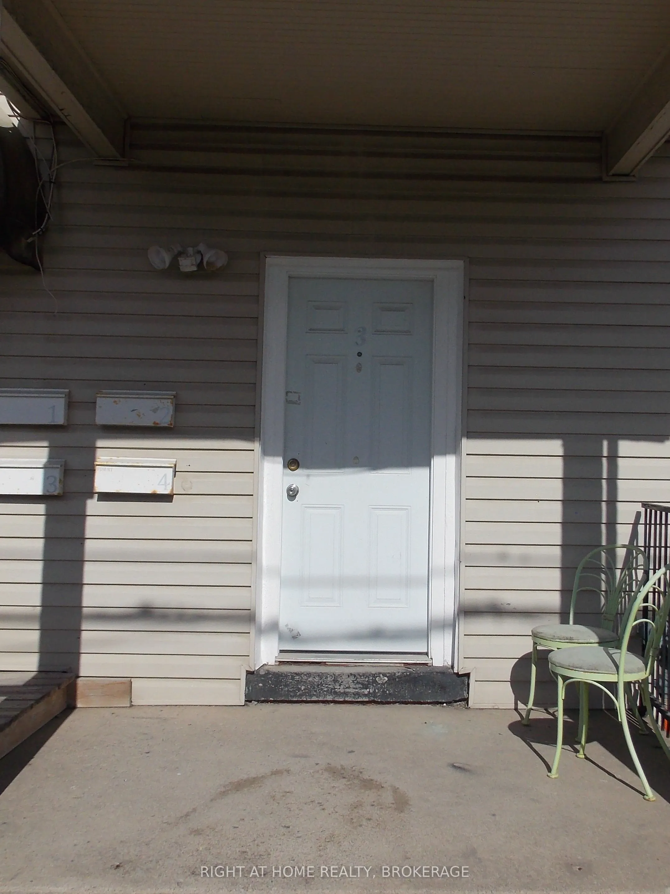 171 Queenston Street