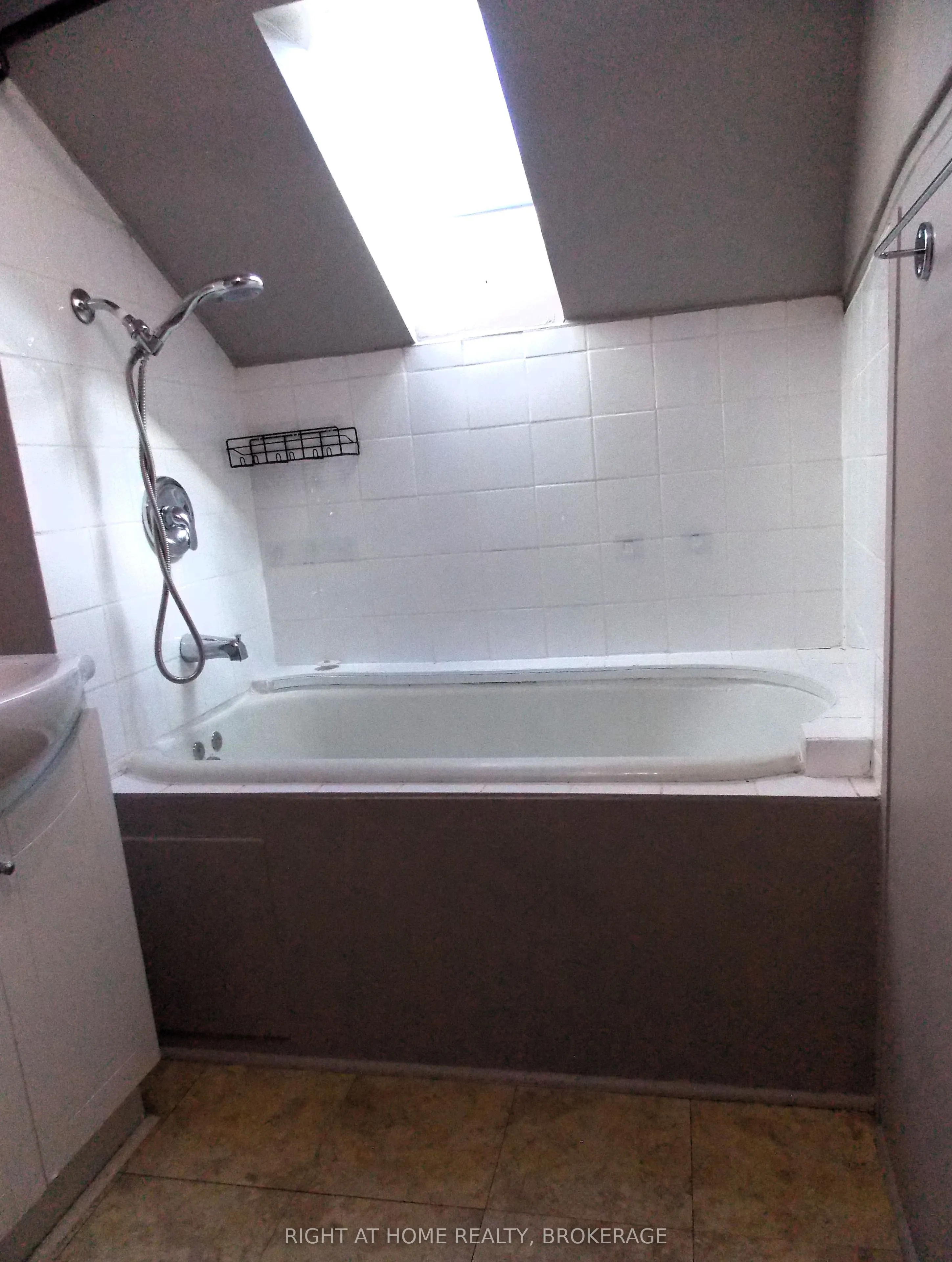 171 Queenston Street