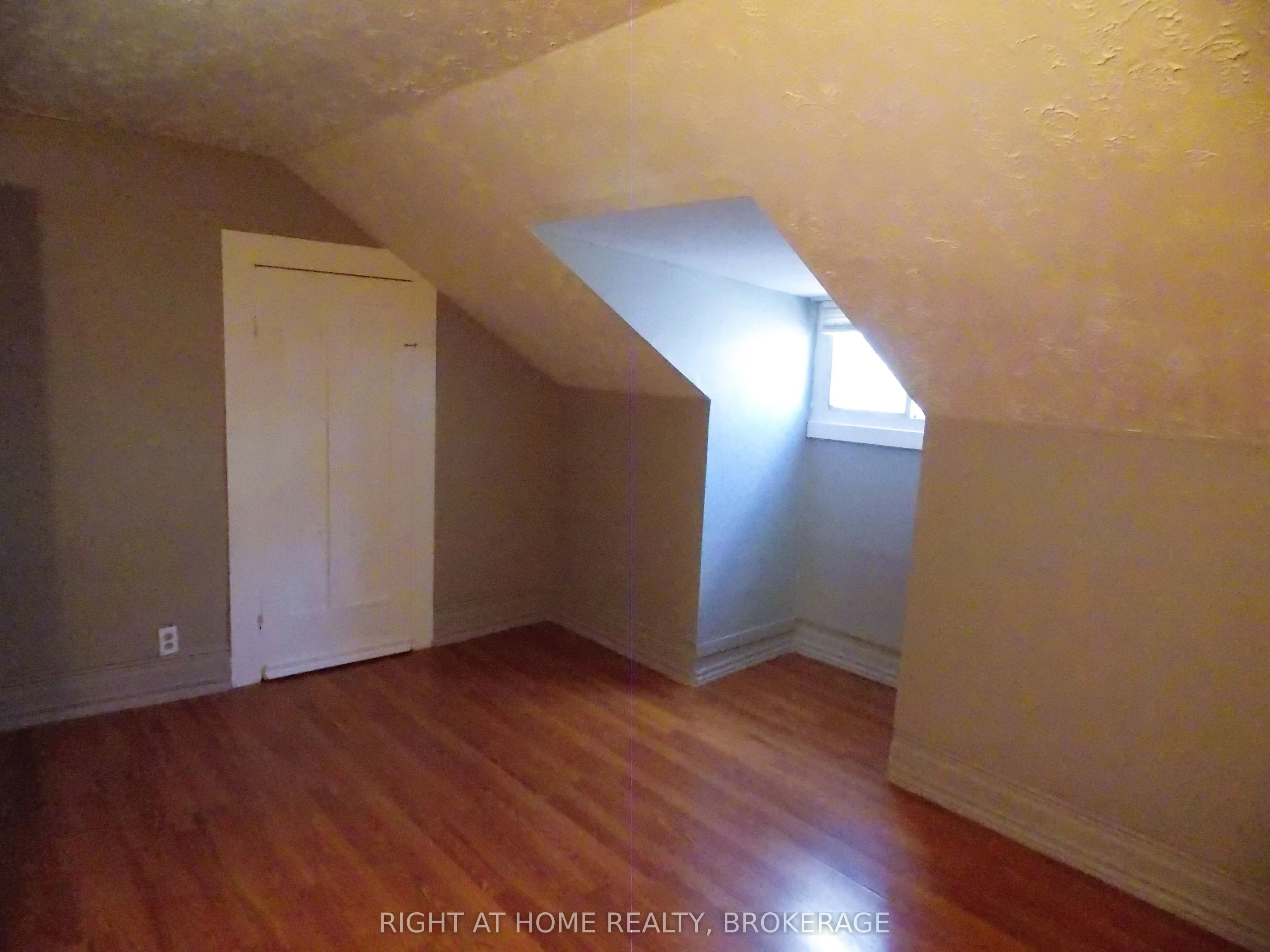 171 Queenston Street