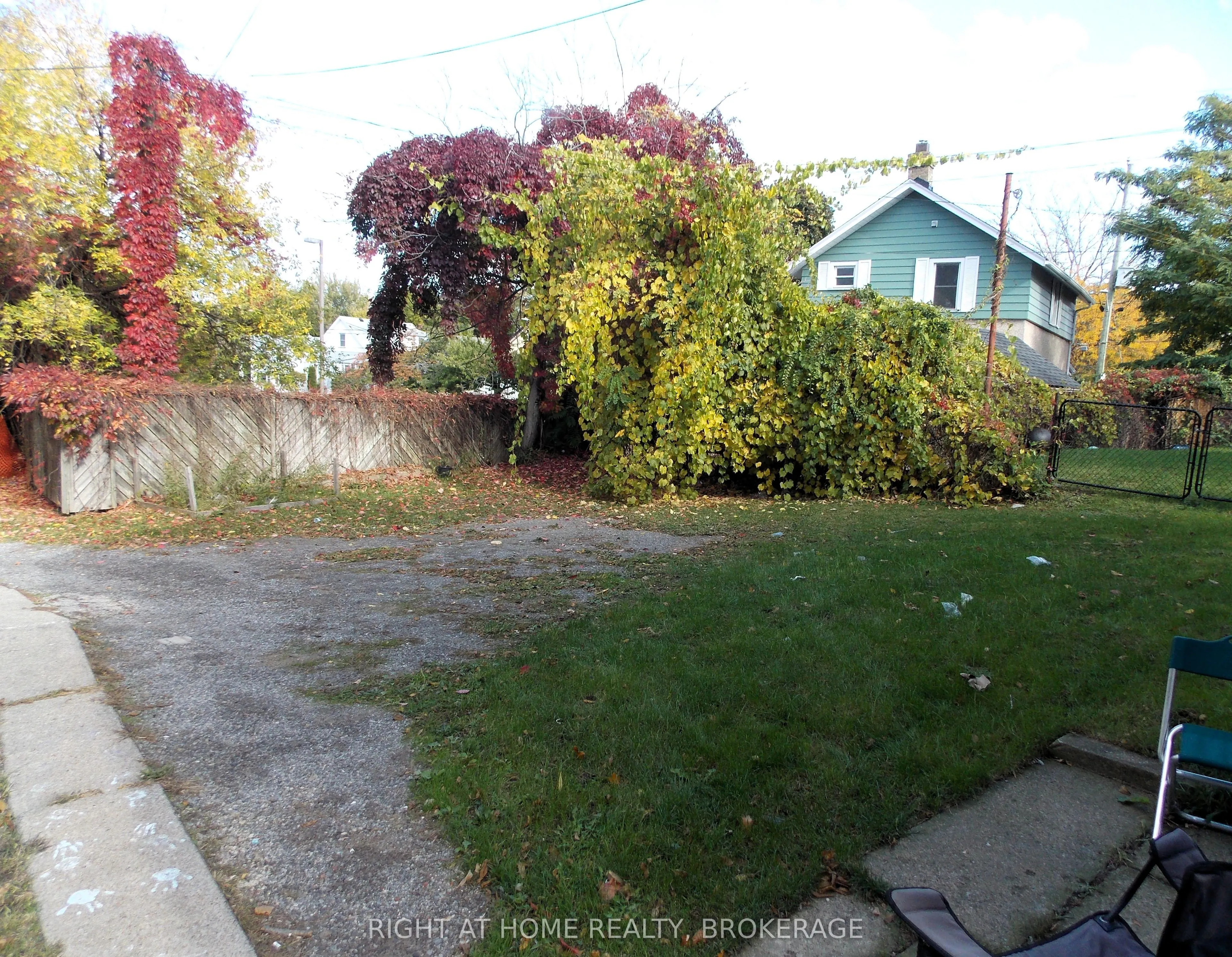 171 Queenston Street