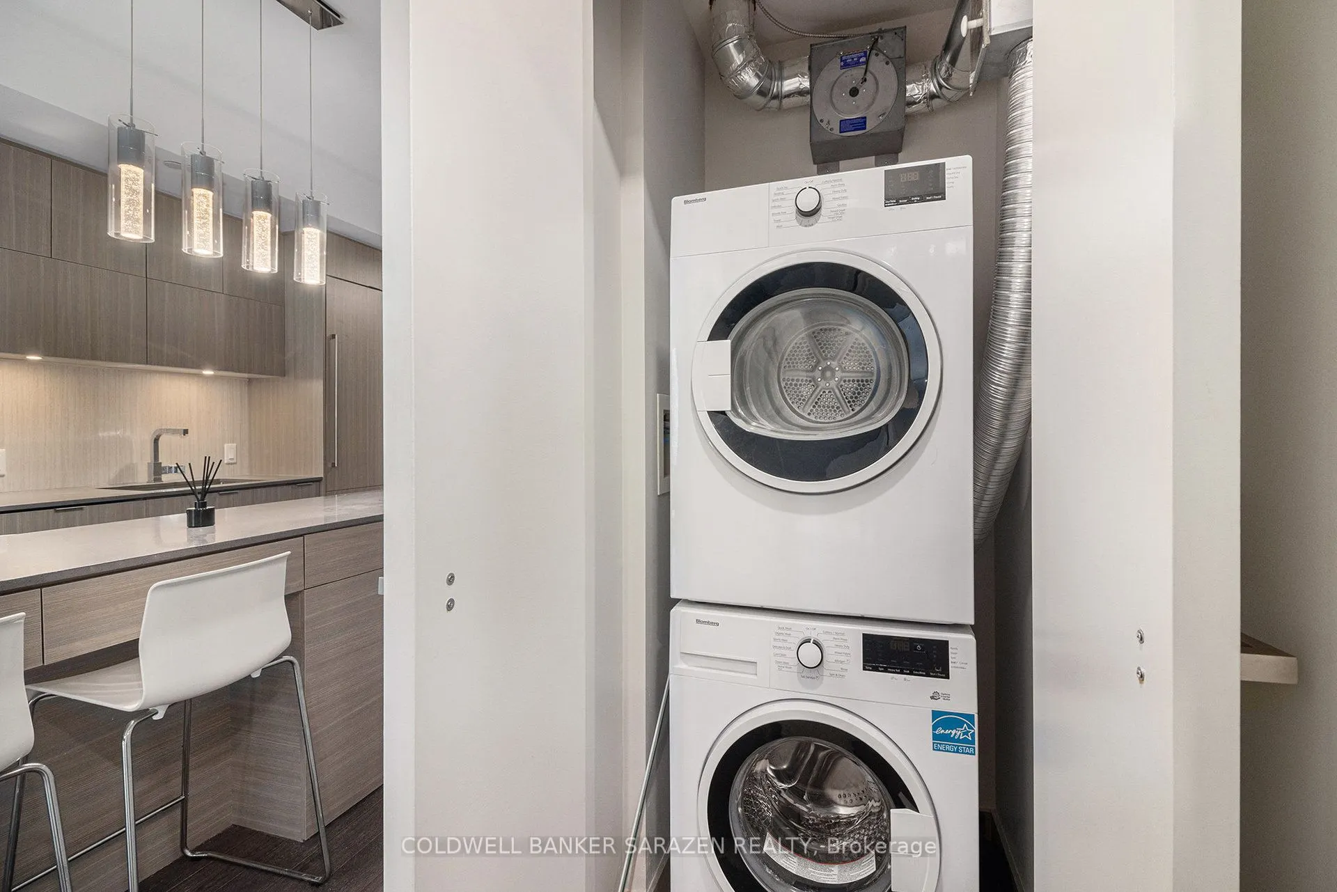 101 Queen Street, #808