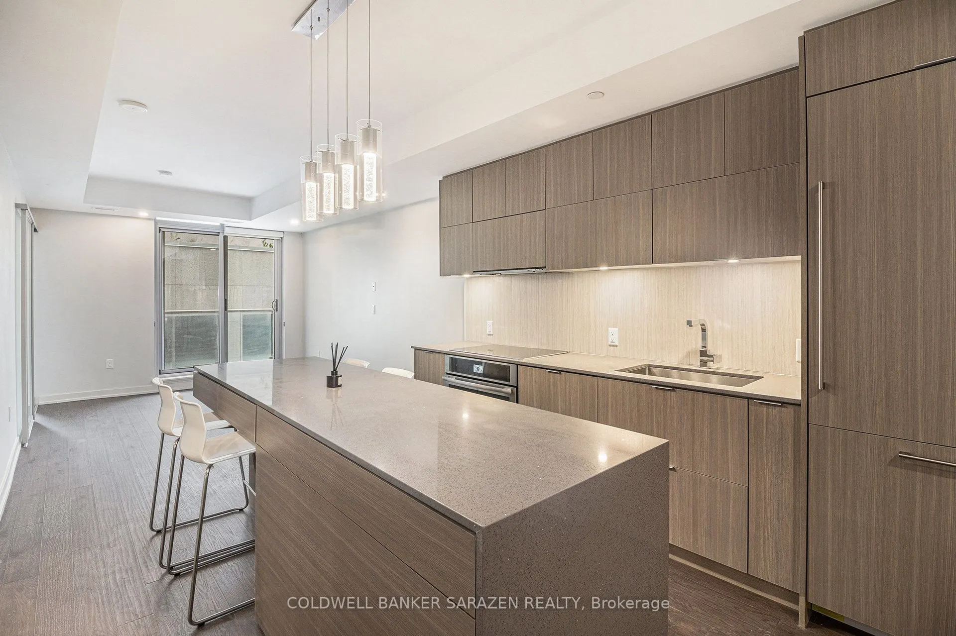 101 Queen Street, #808