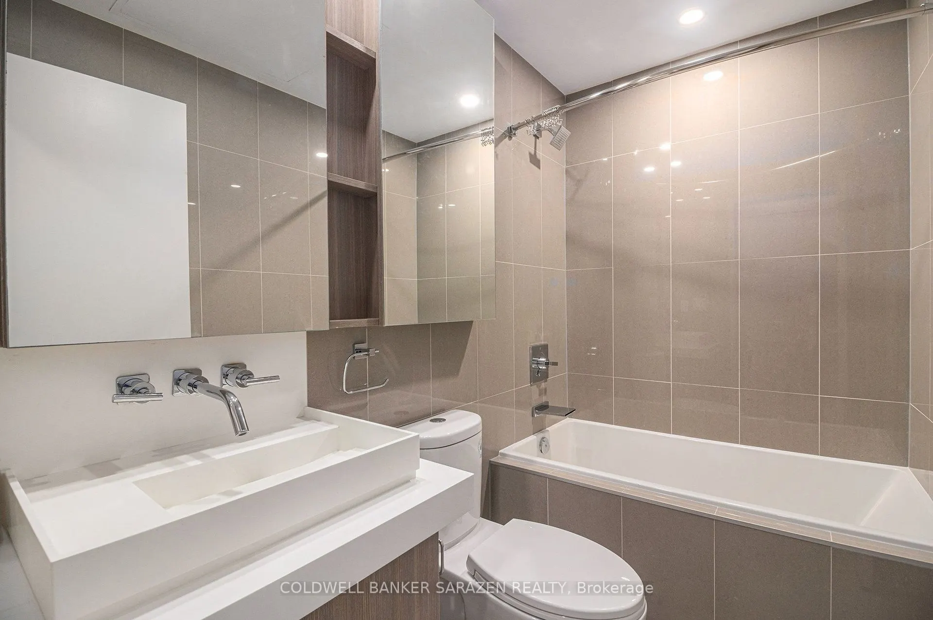 101 Queen Street, #808