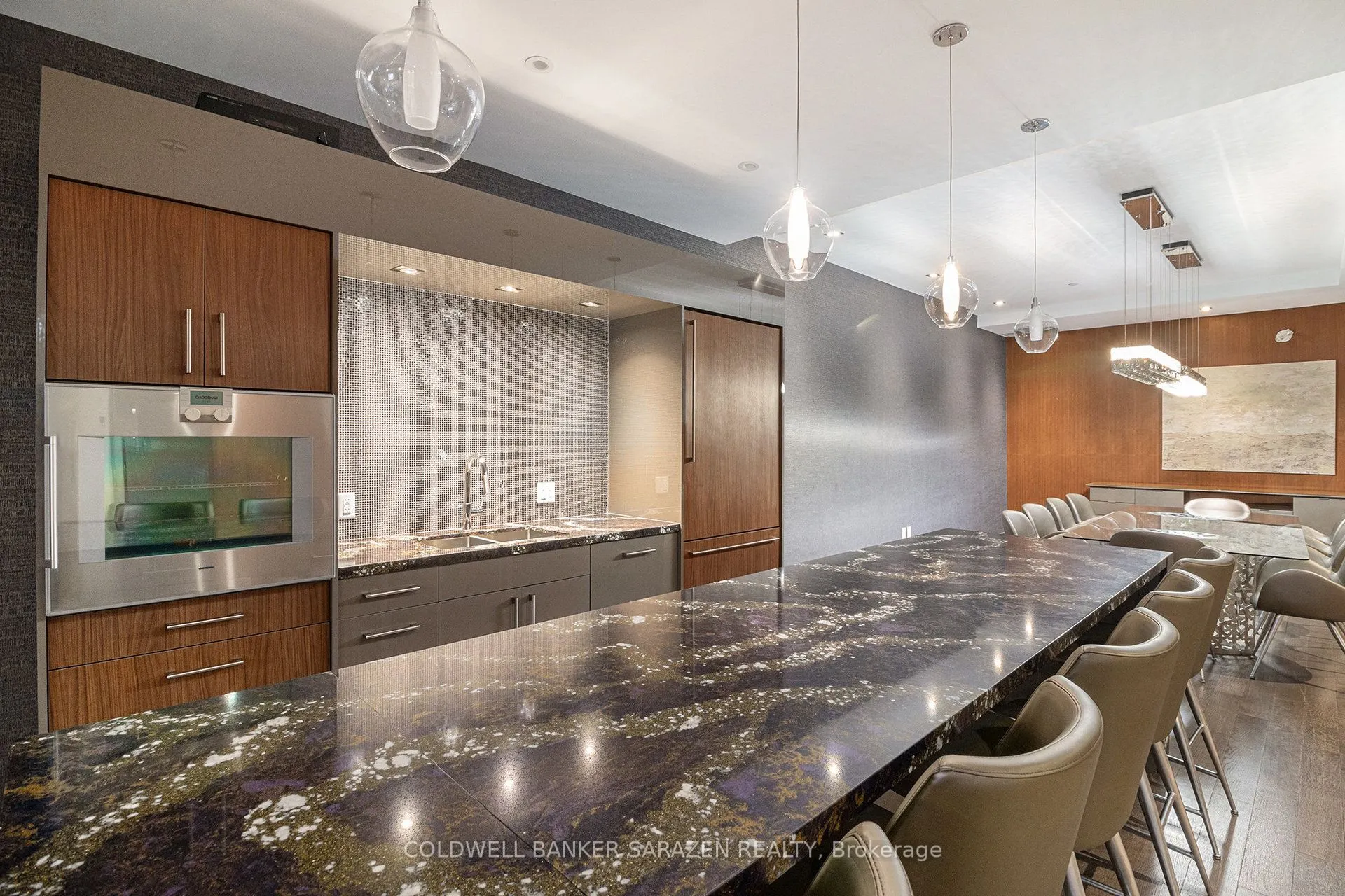 101 Queen Street, #808