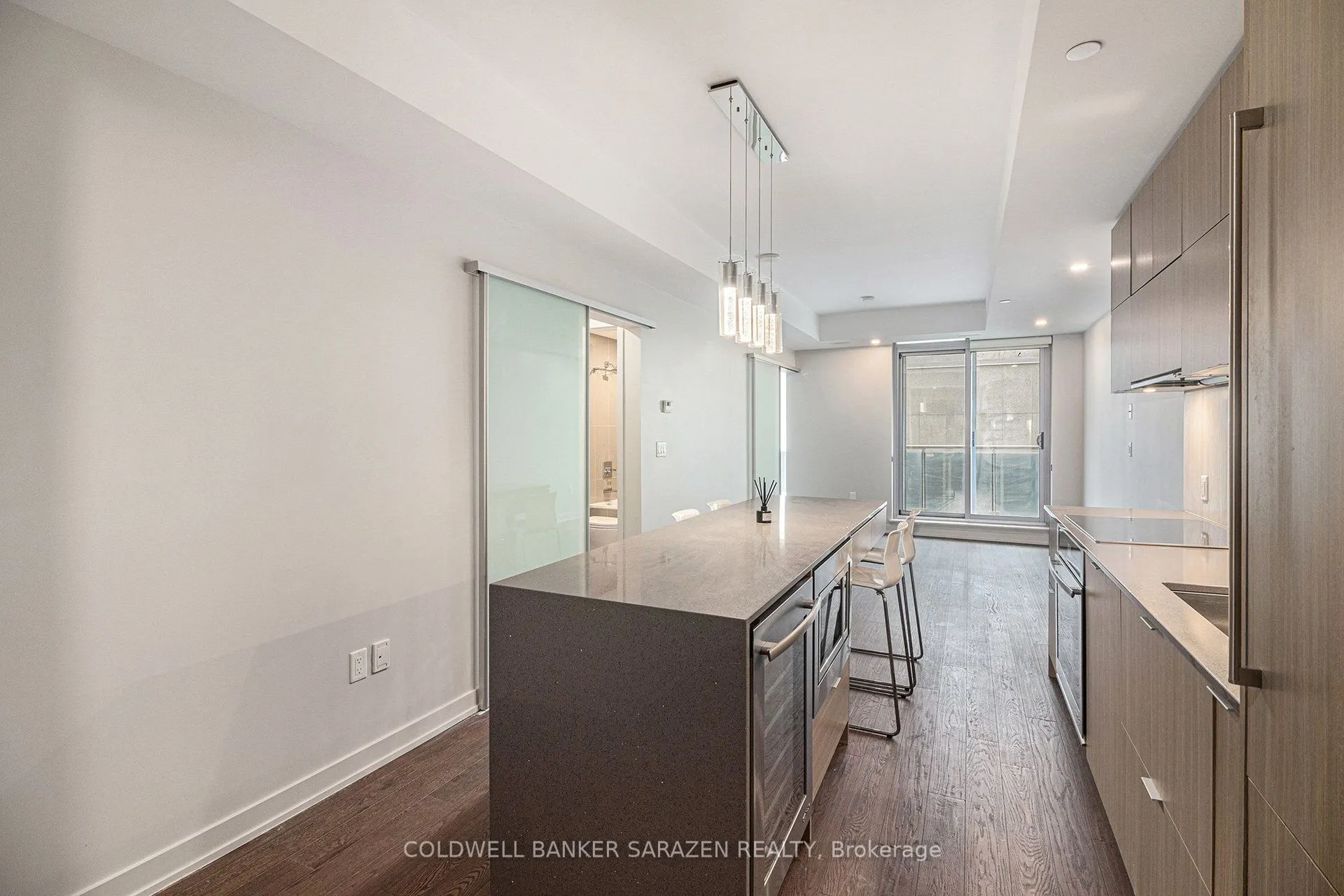 101 Queen Street, #808