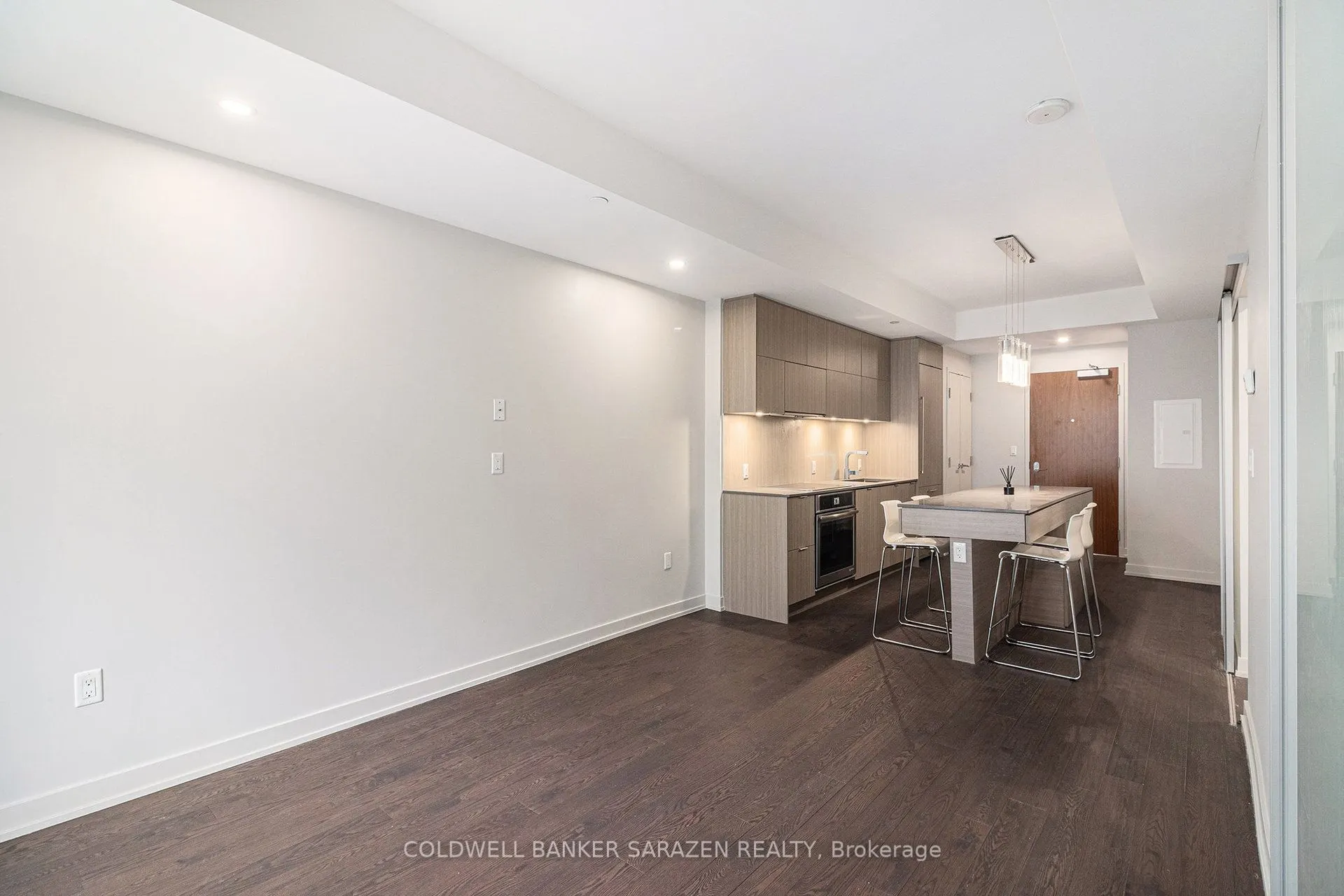 101 Queen Street, #808