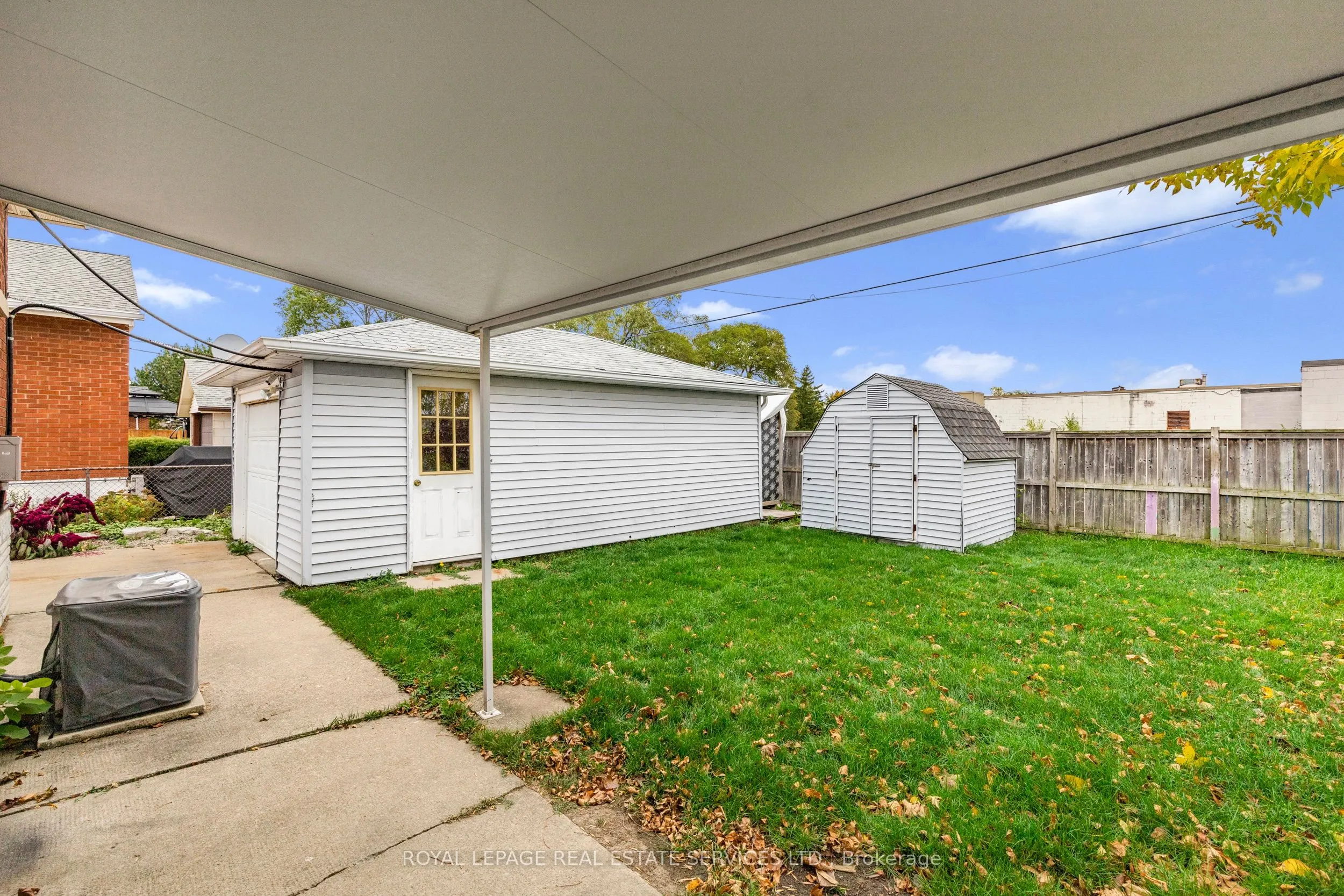 559 East 27th Street