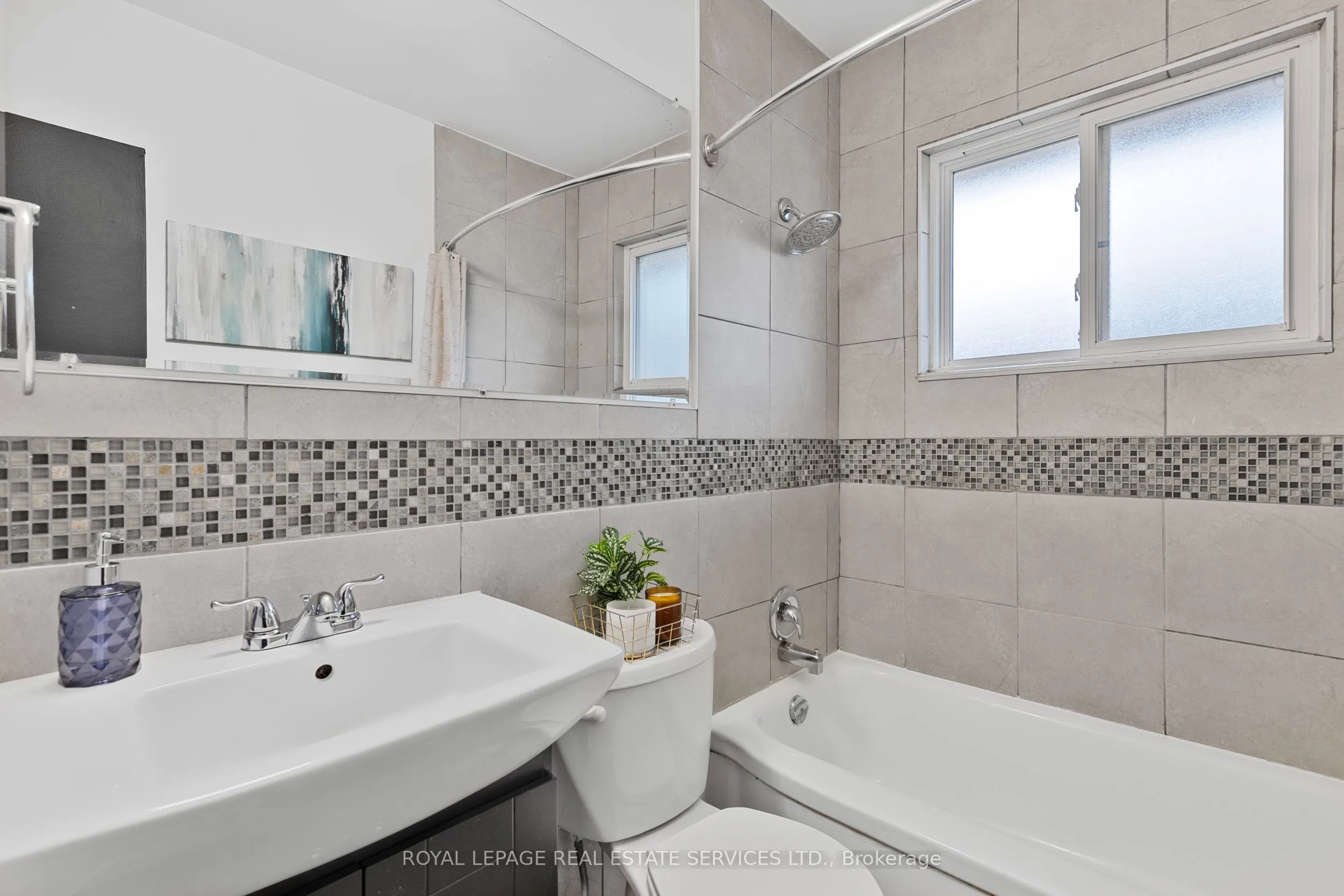 559 East 27th Street