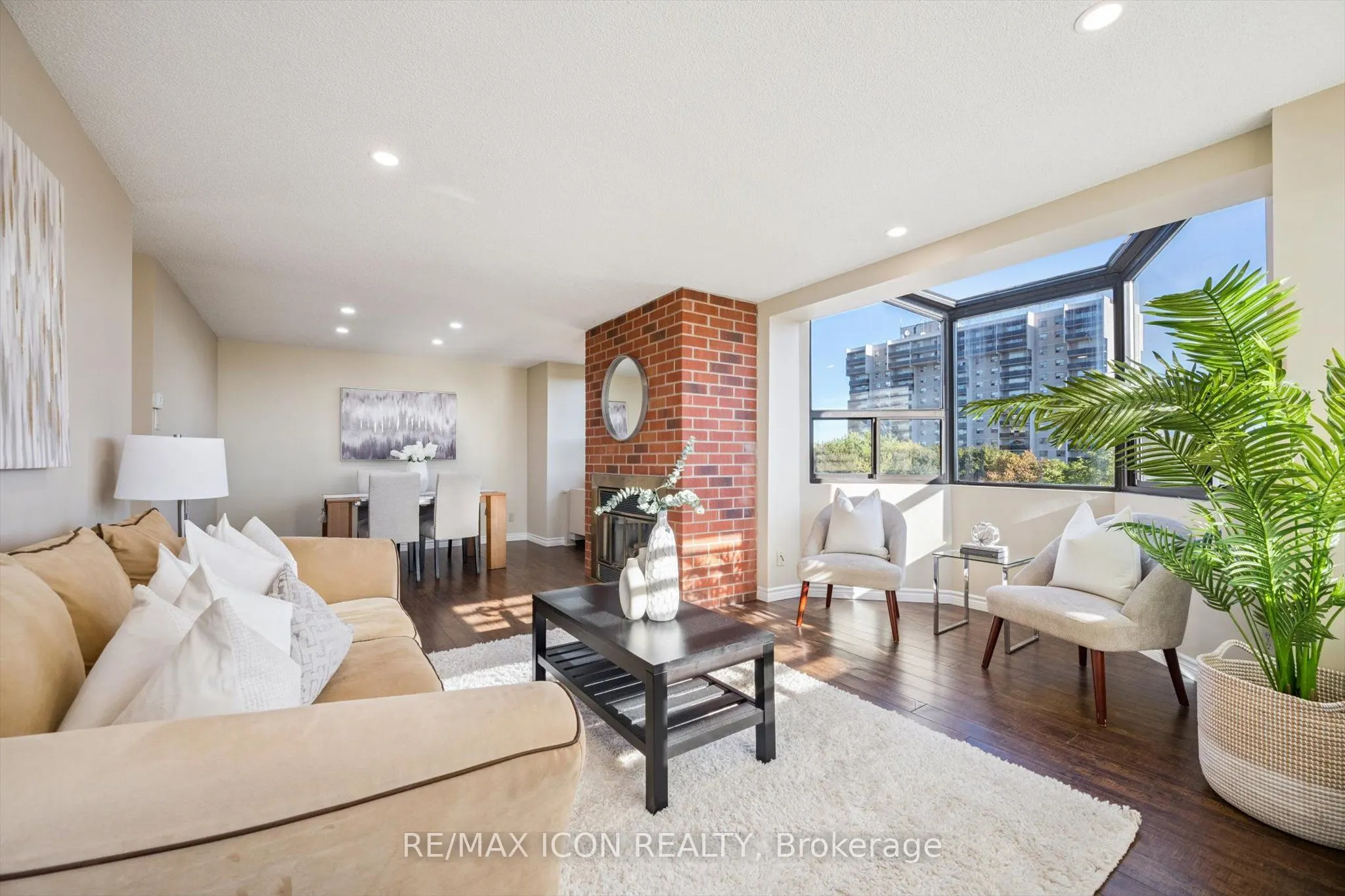 20 Ellen Street E, #610