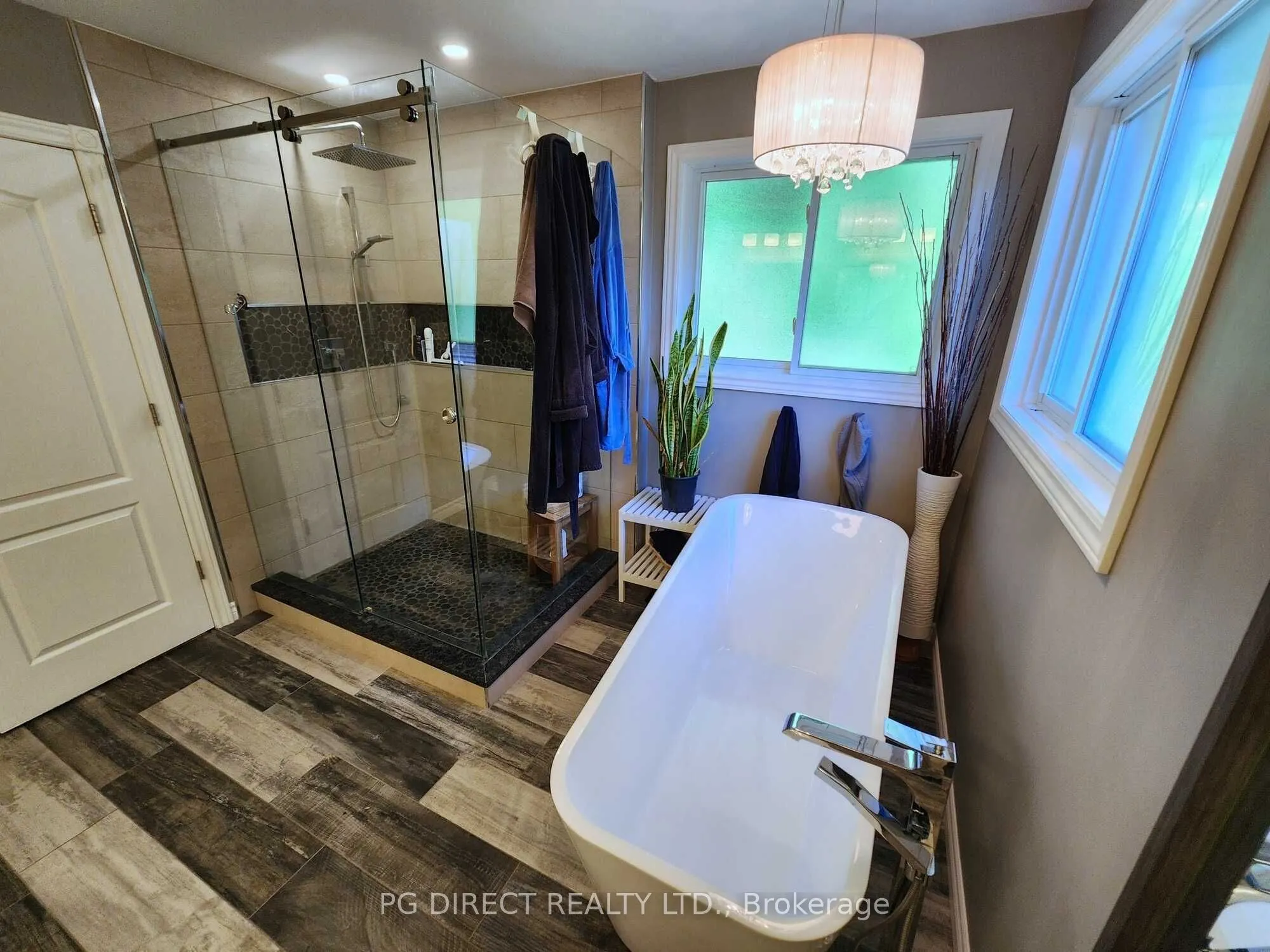 242 Cheltonwood Crescent