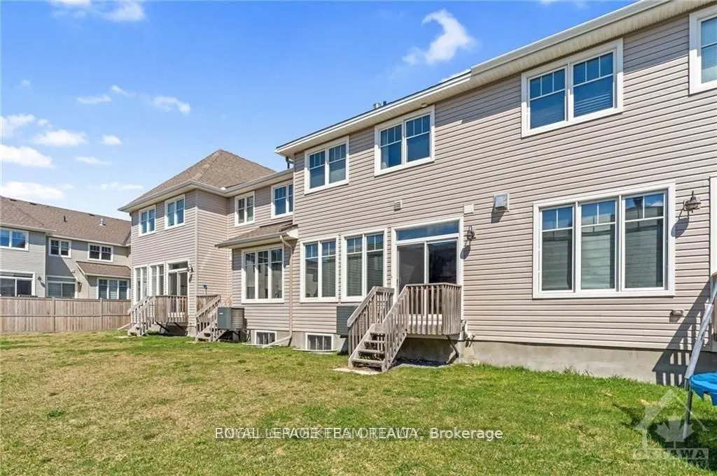 165 Angelonia Crescent E