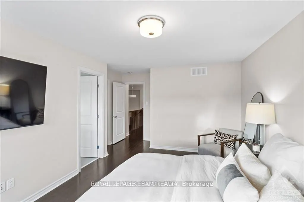 165 Angelonia Crescent E