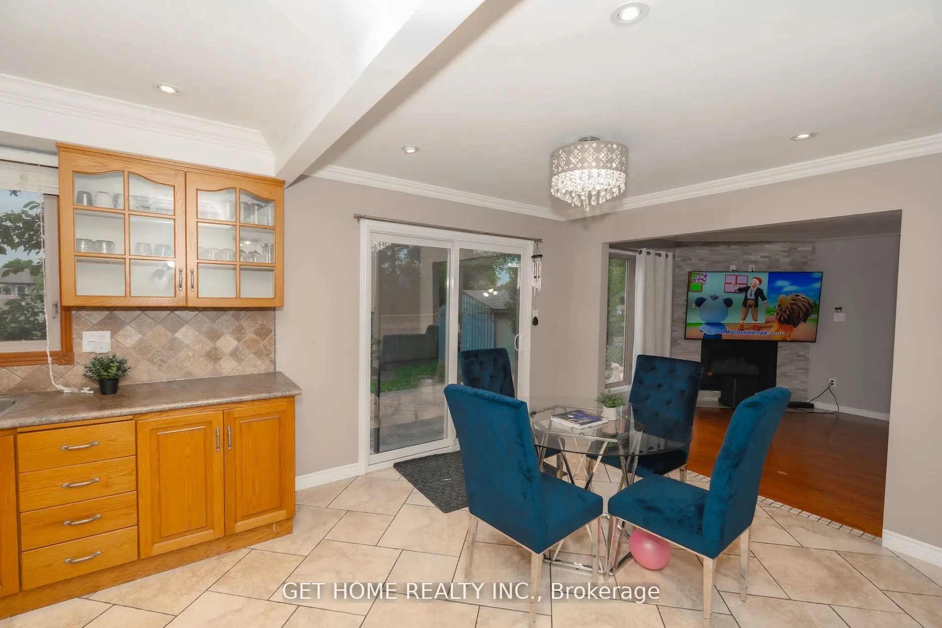 111 AUBREY Avenue, #Main