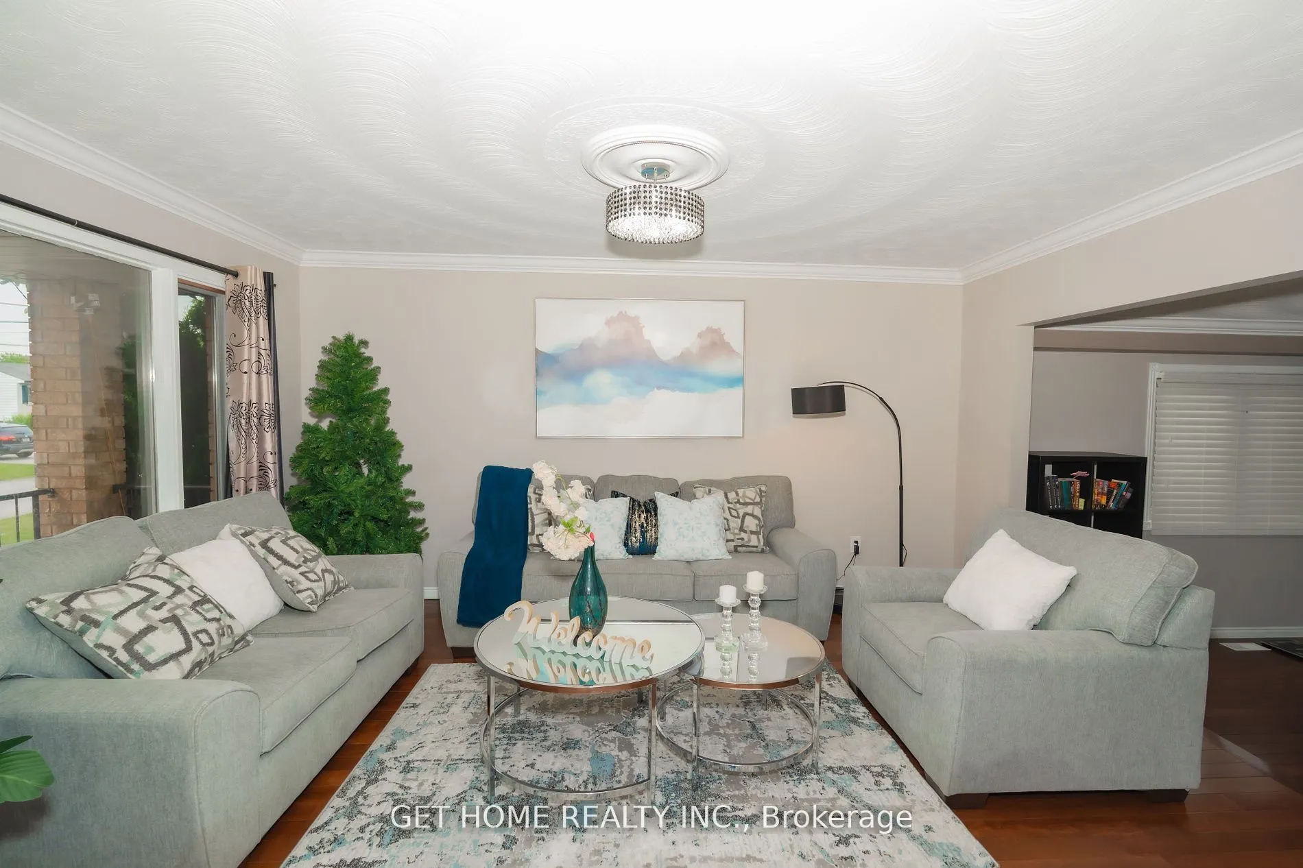 111 AUBREY Avenue, #Main