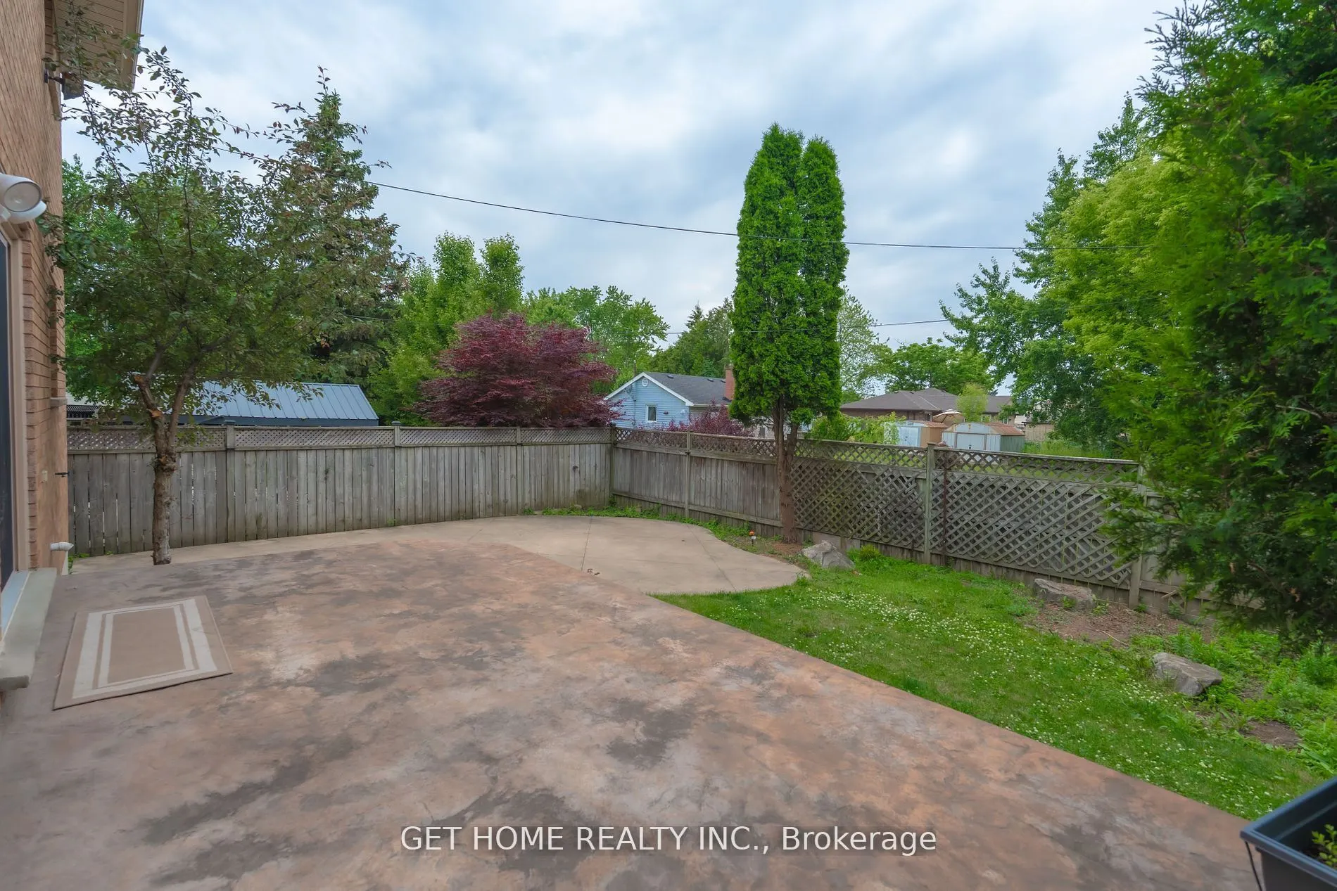 111 AUBREY Avenue, #Main