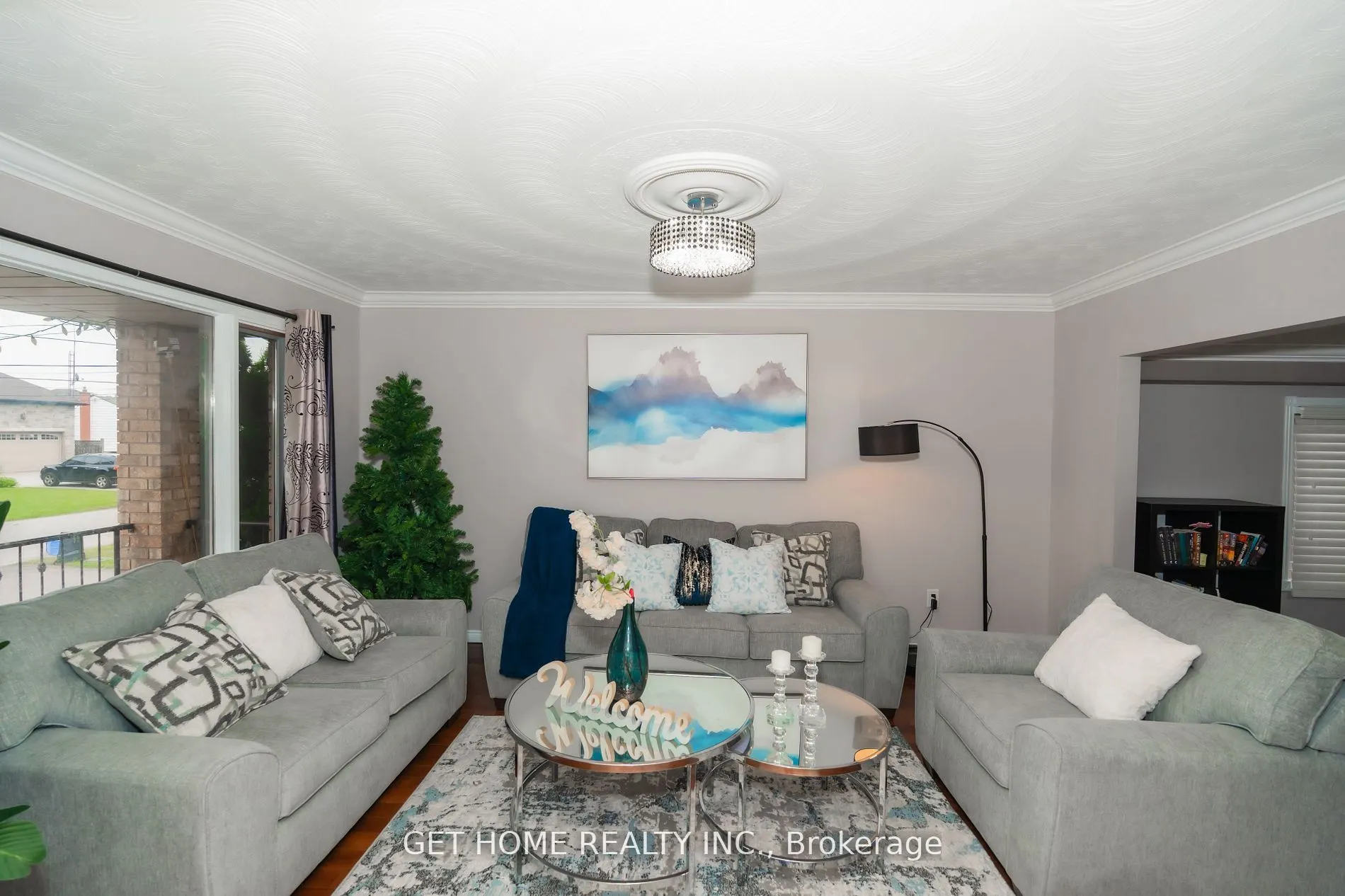 111 AUBREY Avenue, #Main