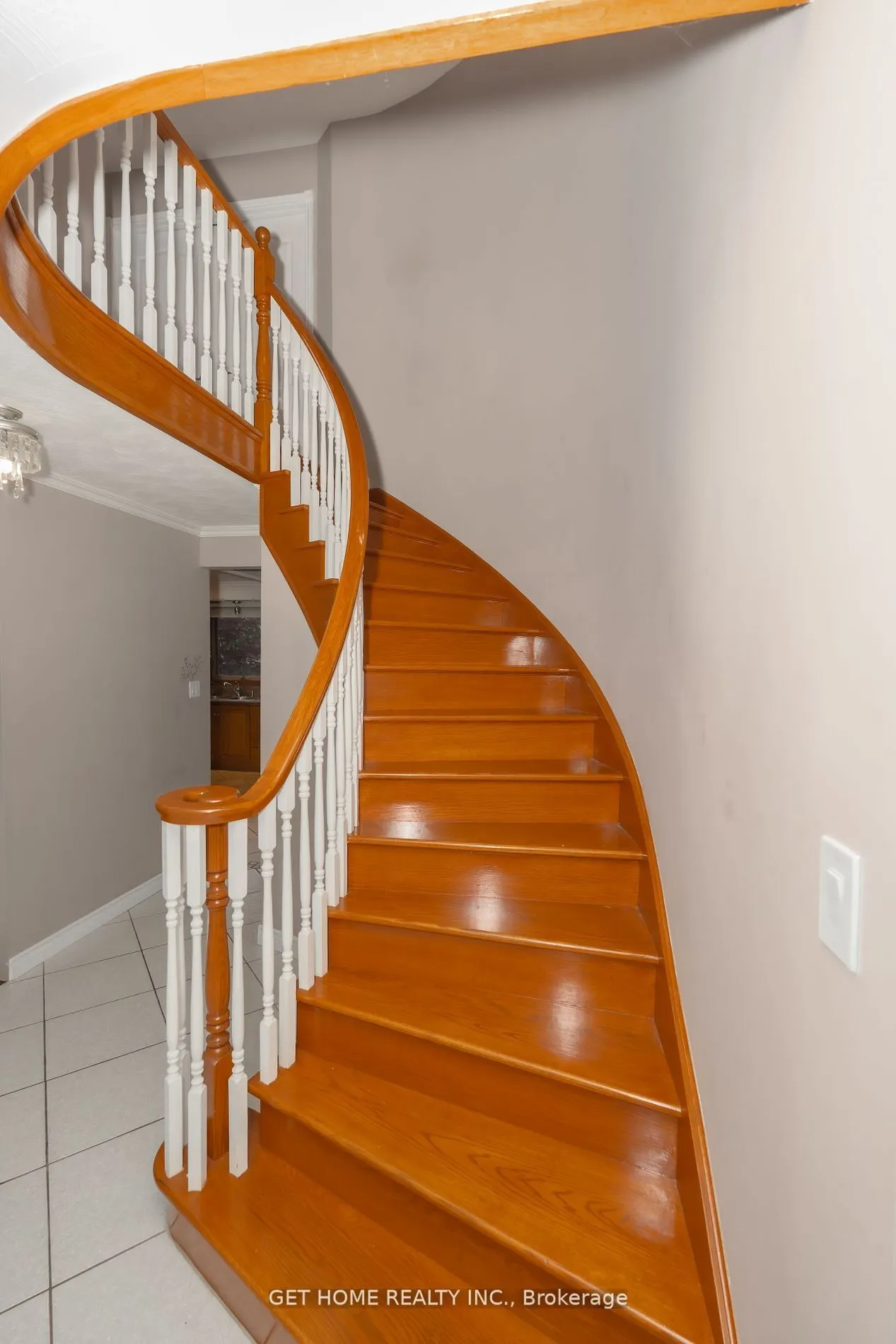 111 AUBREY Avenue, #Main