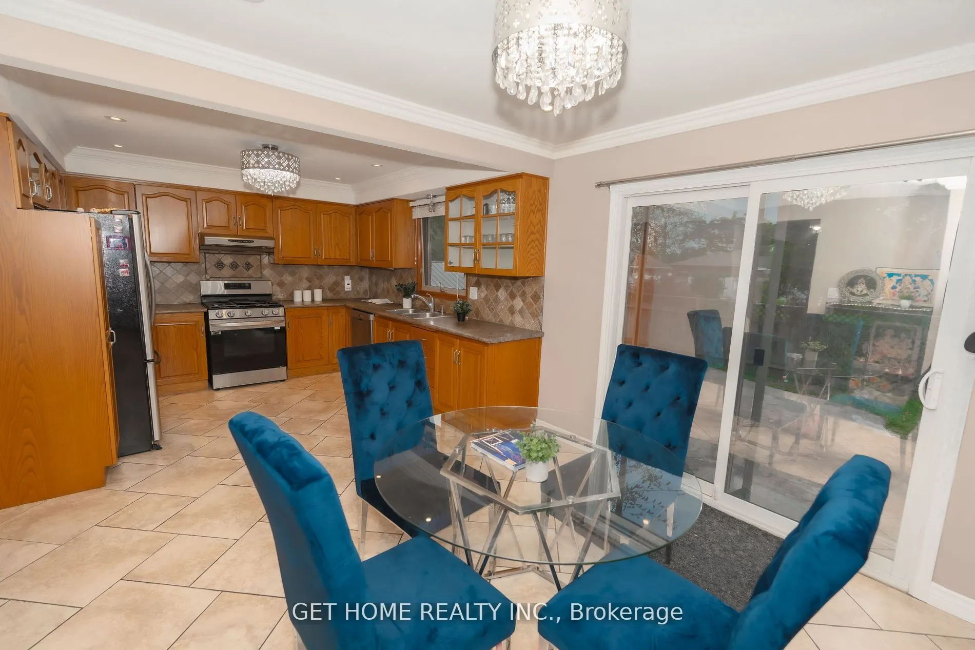 111 AUBREY Avenue, #Main