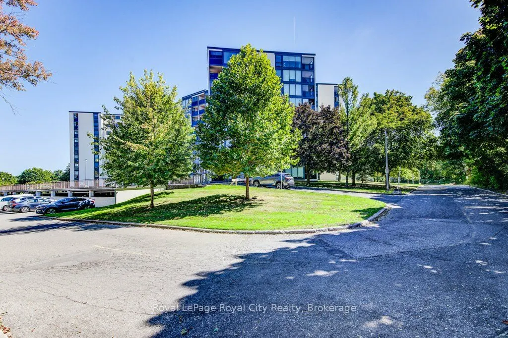 19 Woodlawn Road E, #602