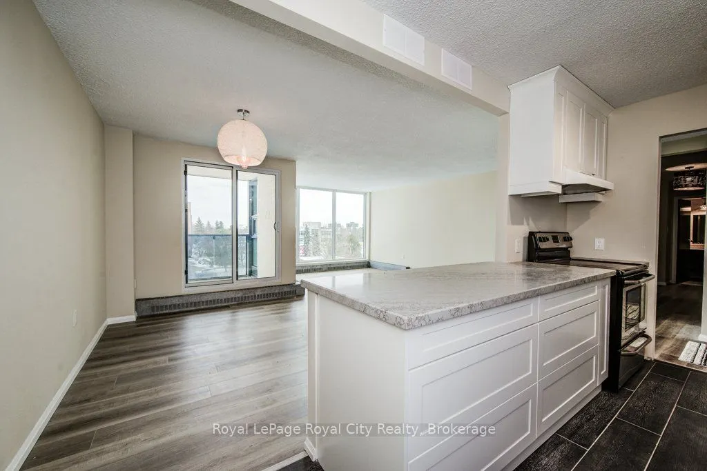 19 Woodlawn Road E, #602