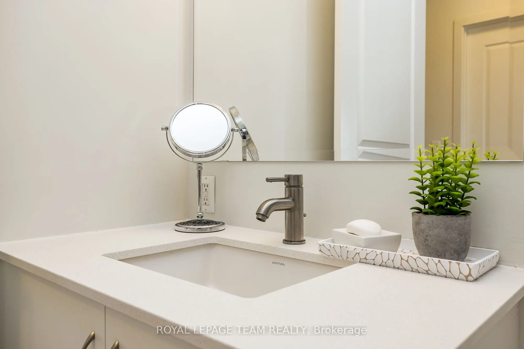 485 Richmond Road, #709