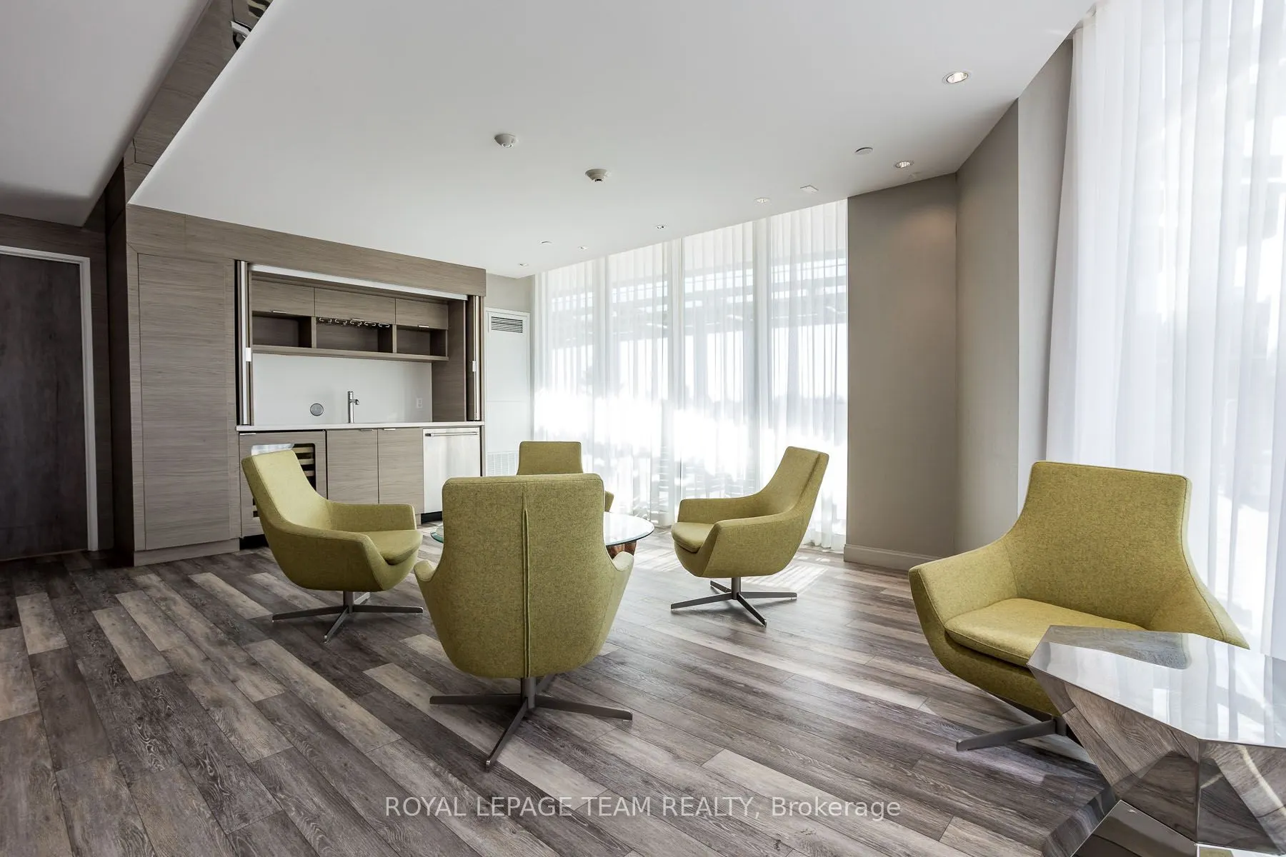 485 Richmond Road, #709