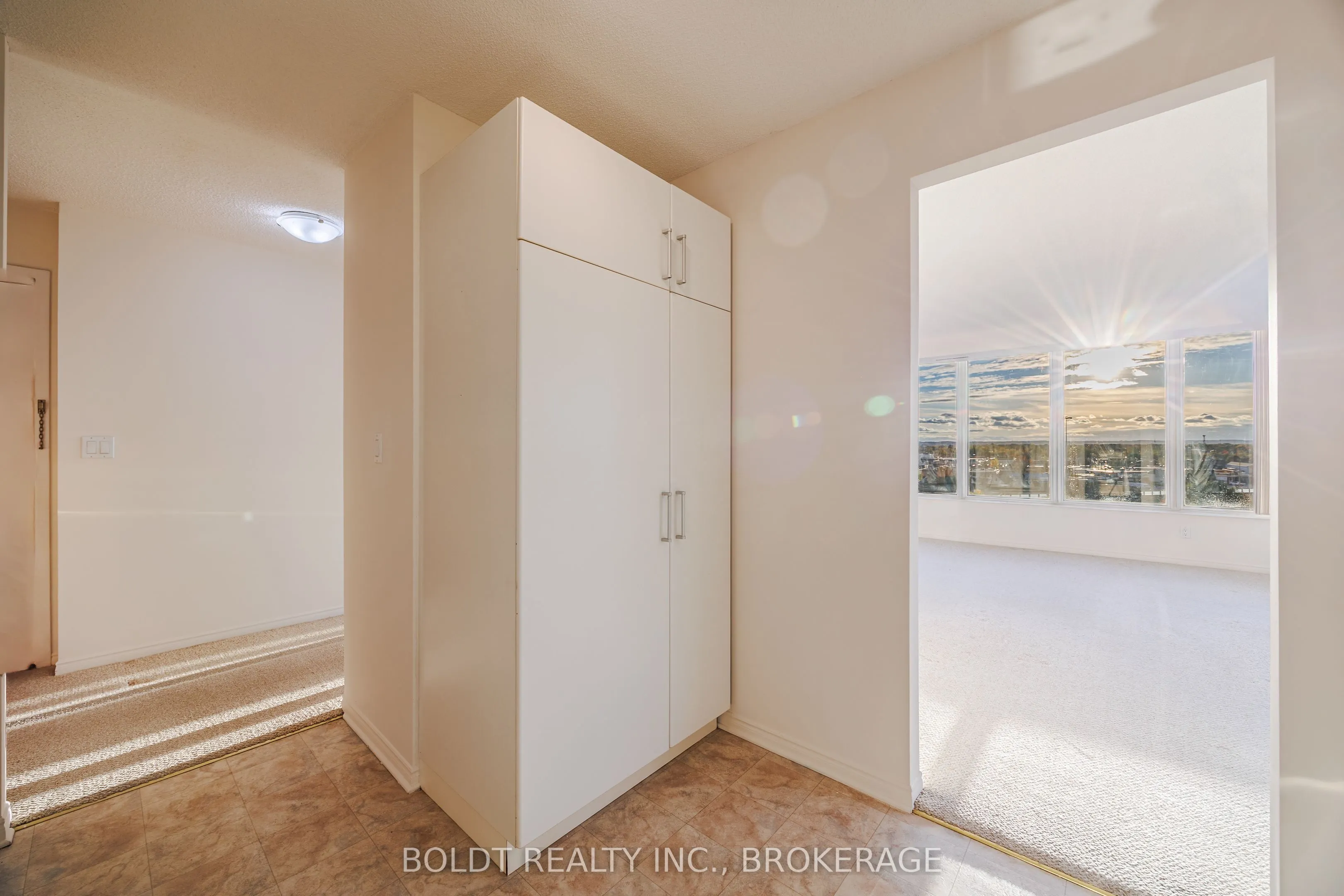 81 Scott Street, #809