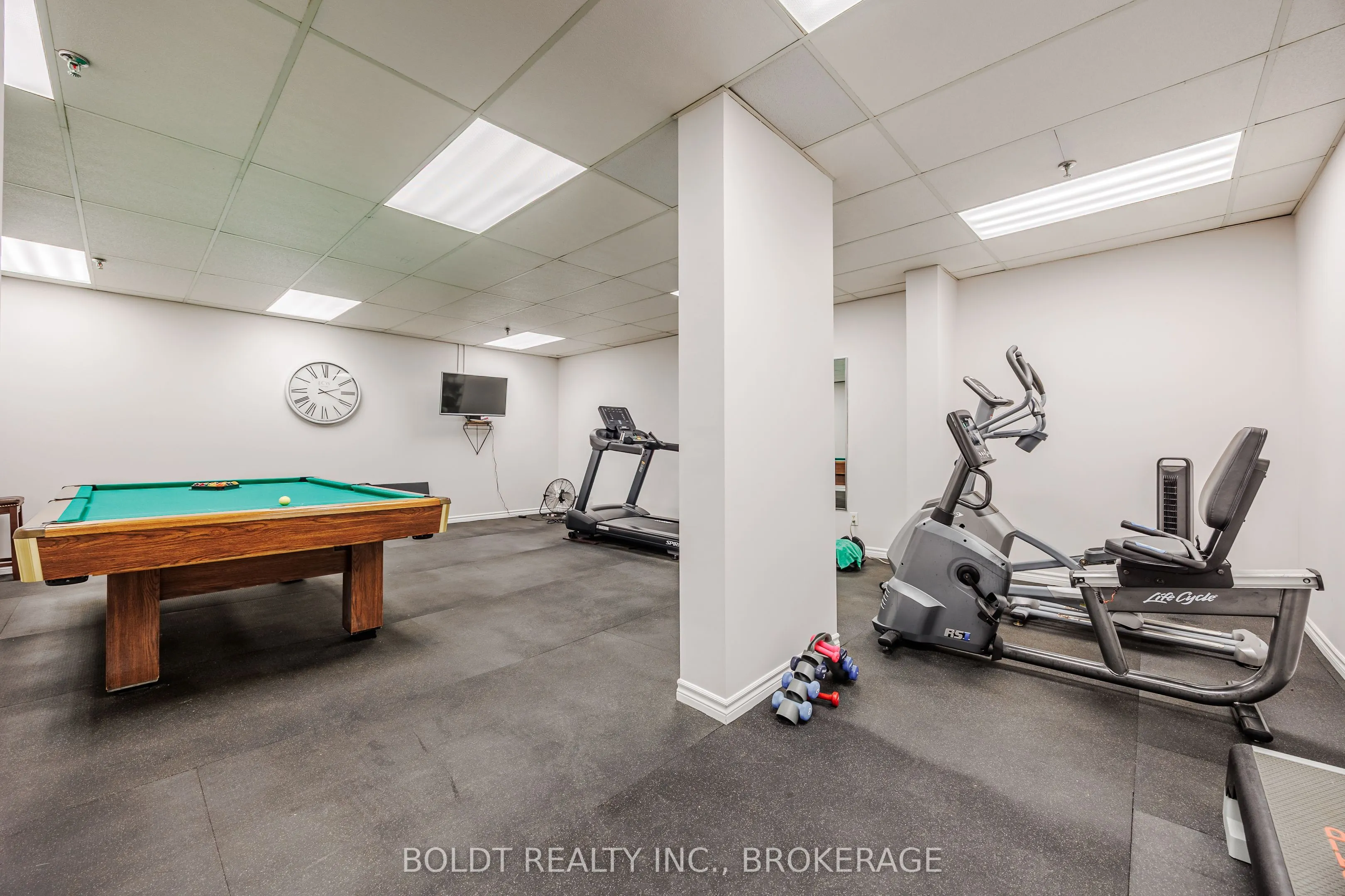 81 Scott Street, #809