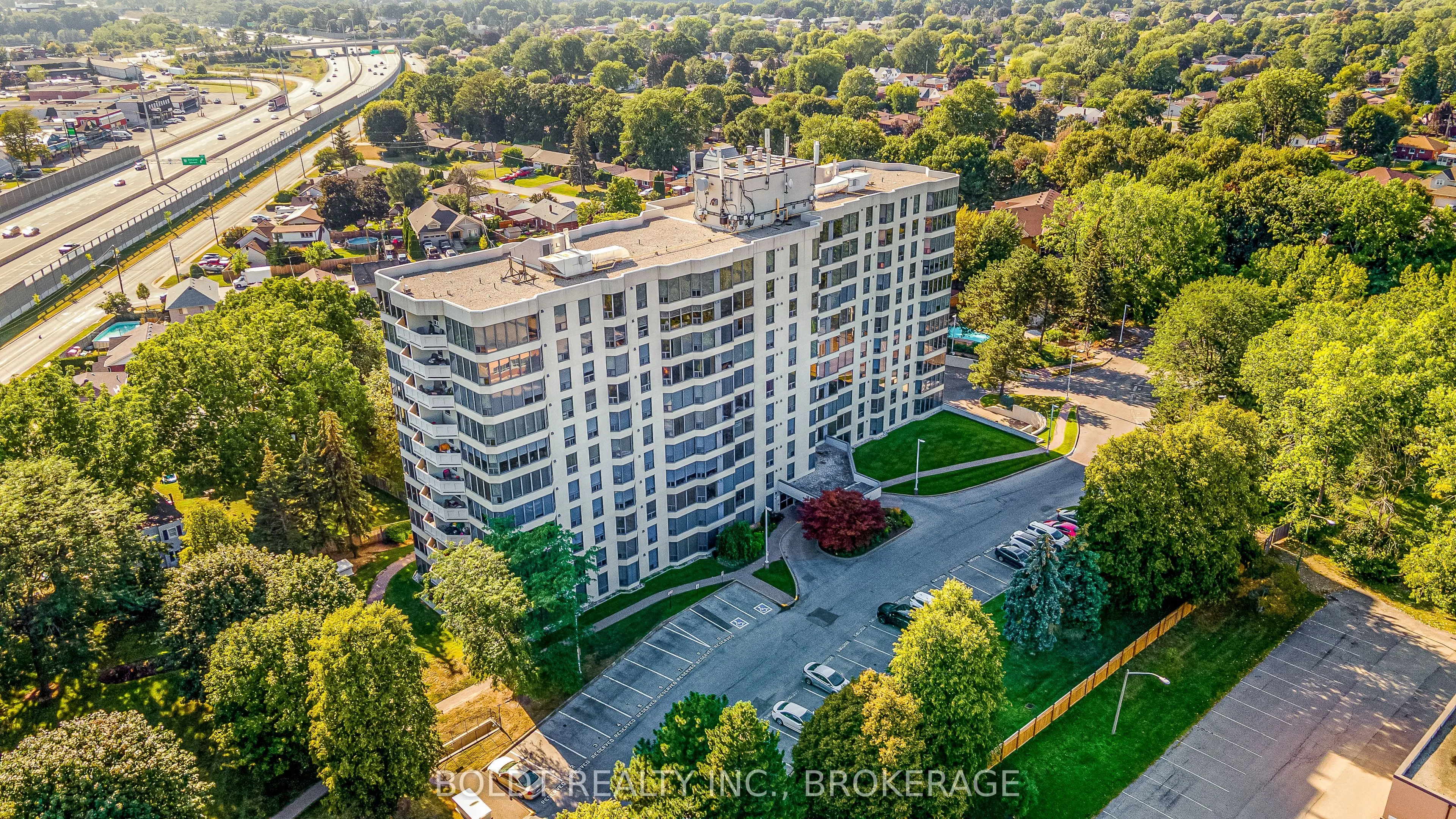 81 Scott Street, #809