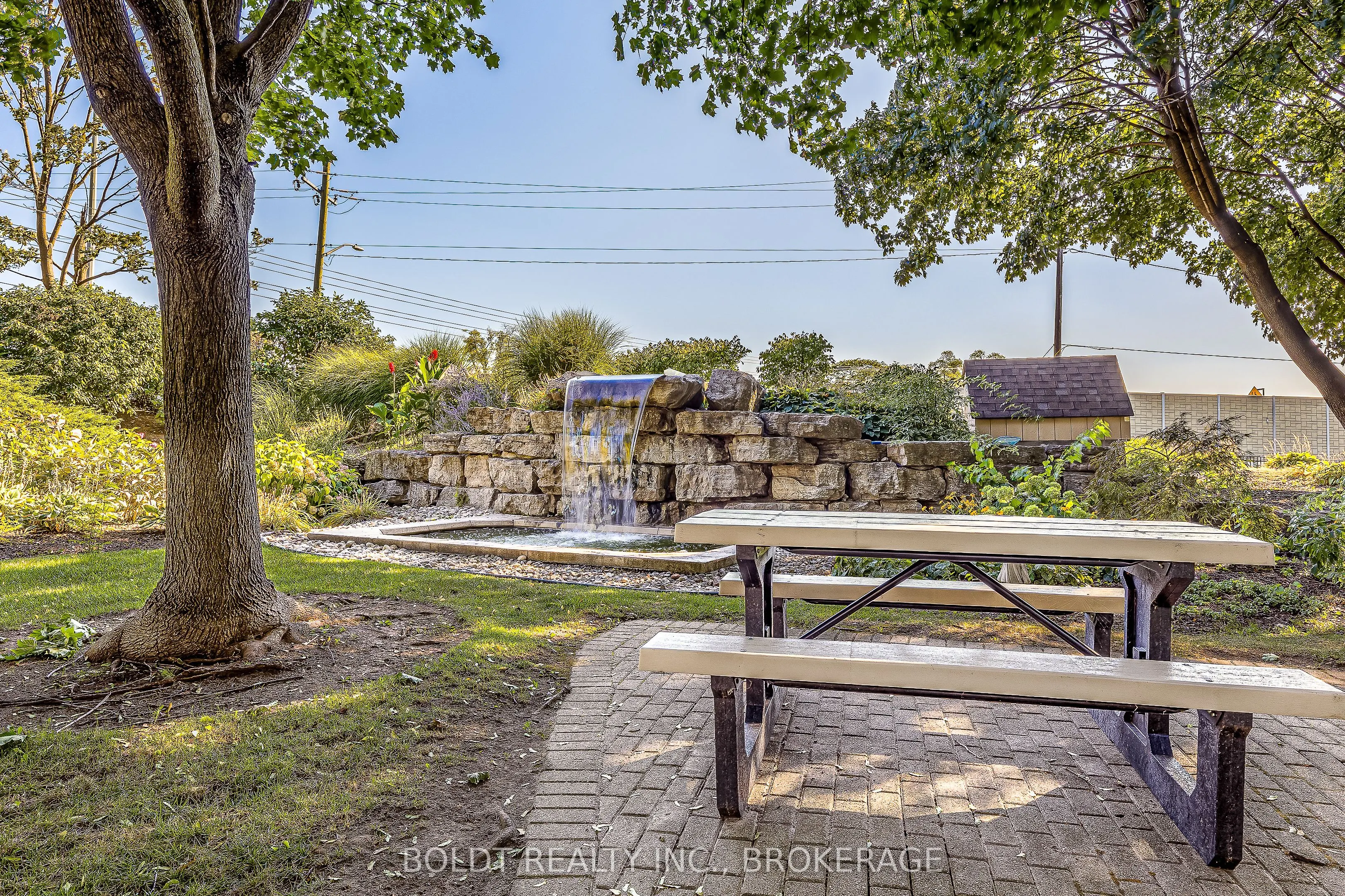 81 Scott Street, #809